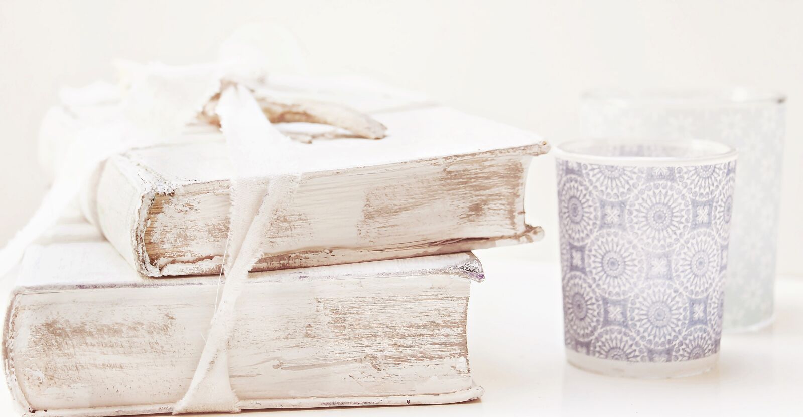 Canon EOS 100D (EOS Rebel SL1 / EOS Kiss X7) sample photo. Books, old books, shabby photography