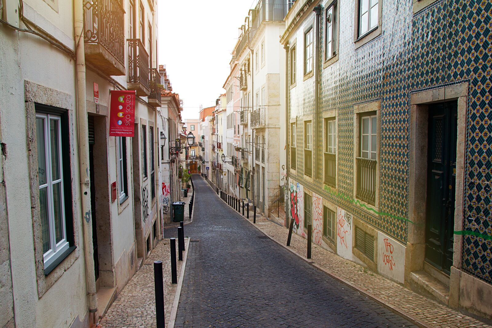 Canon EOS 600D (Rebel EOS T3i / EOS Kiss X5) sample photo. Portugal, lisbon, barrio alto photography