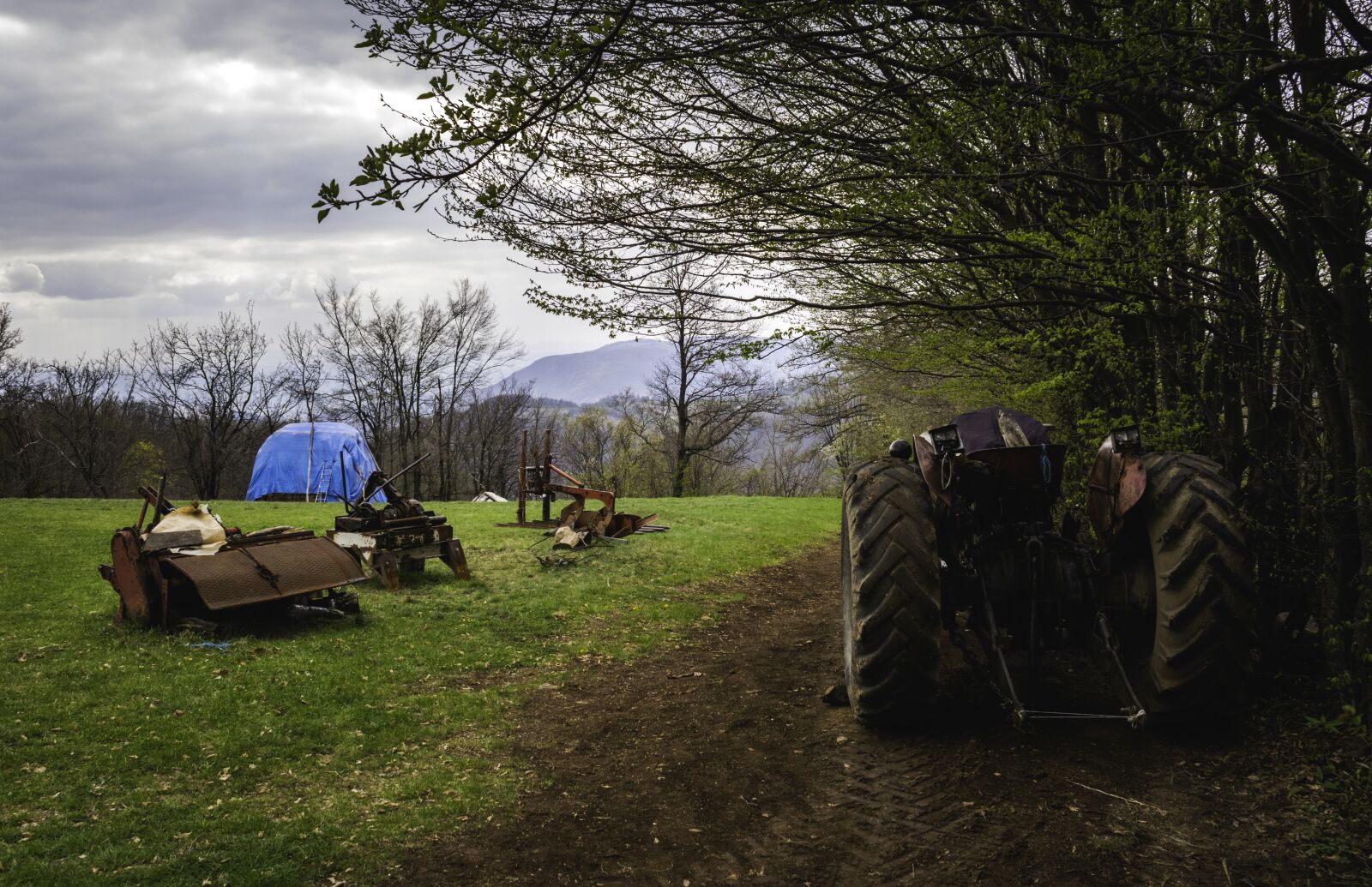 Nikon D3300 sample photo. Tractor, landscape, abandoned photography