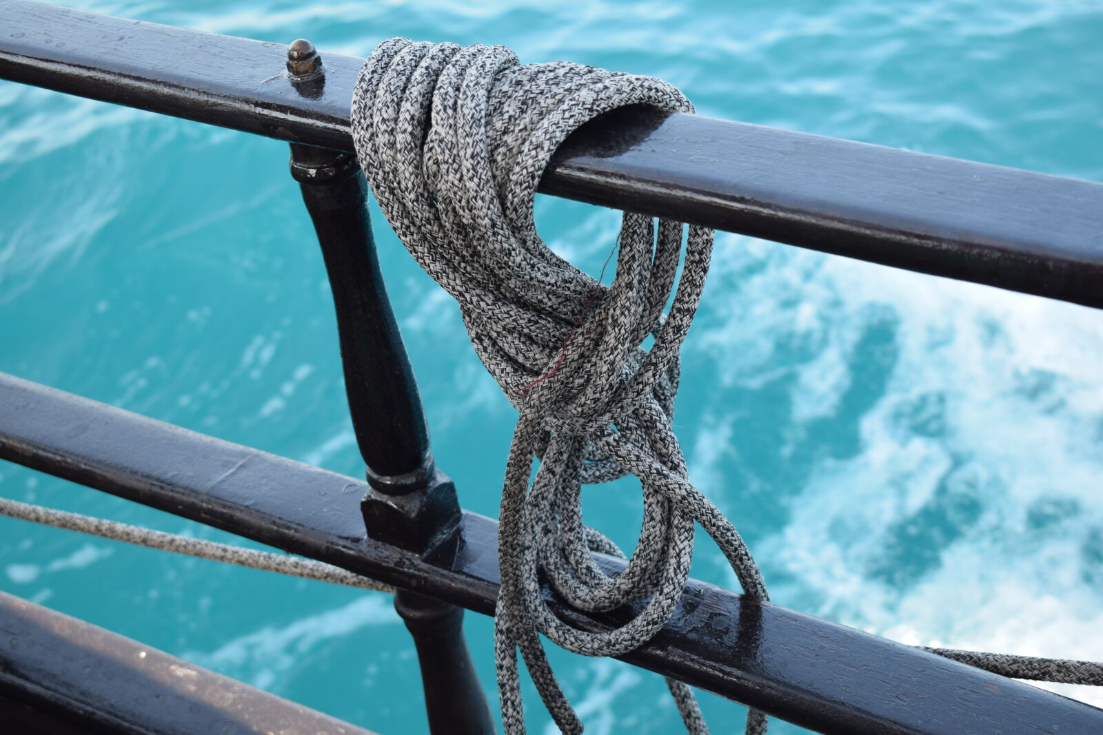 Nikon D3300 sample photo. Boat, ocean, rope, waves photography