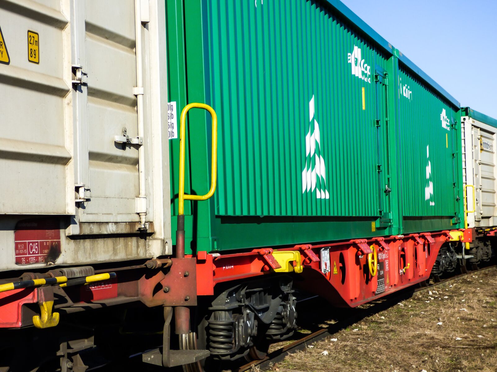 Panasonic DMC-FZ72 sample photo. Rail, train, container photography