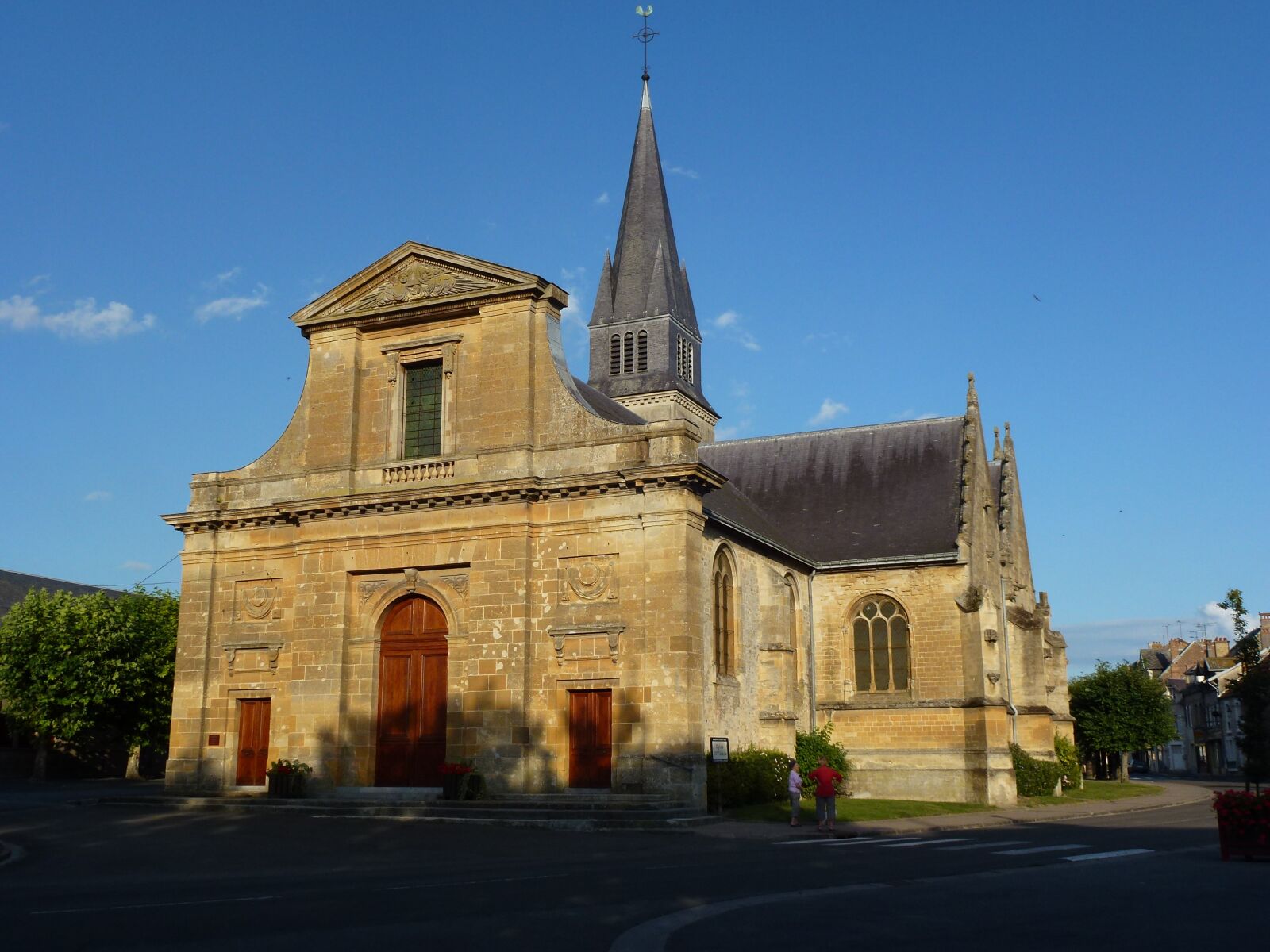 Panasonic Lumix DMC-ZS10 (Lumix DMC-TZ20 / Lumix DMC-TZ22) sample photo. Notre dame, attigny, church photography