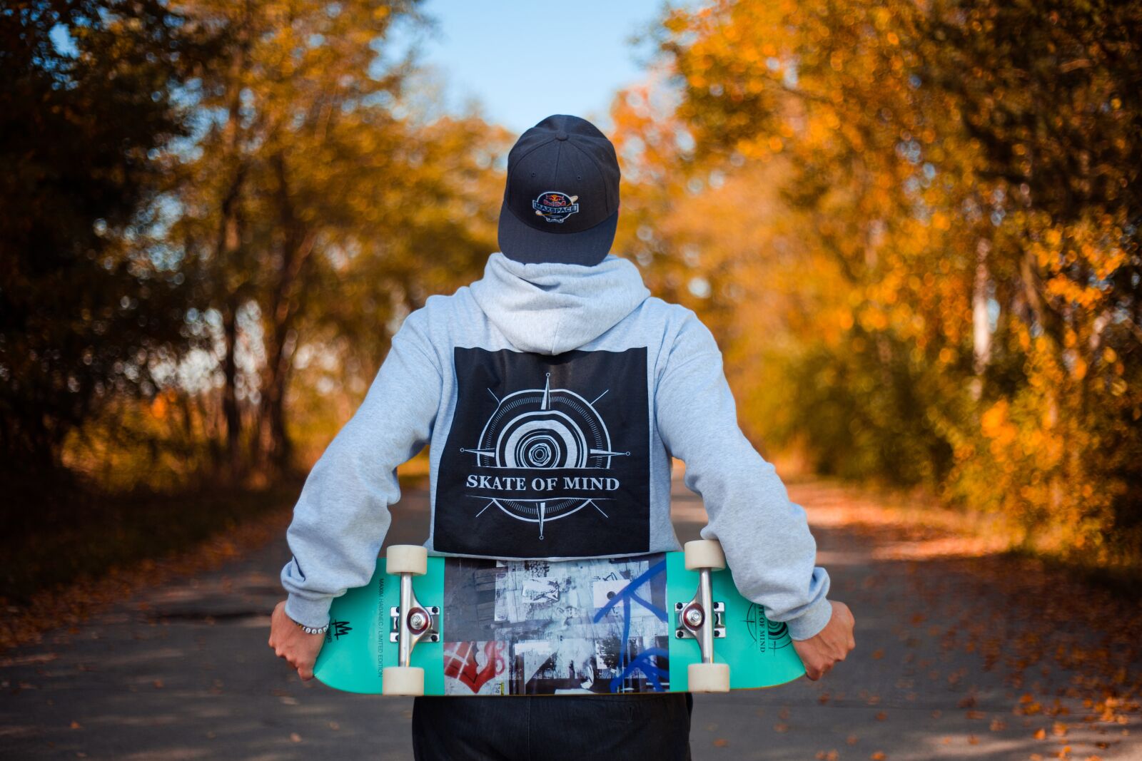 Canon EF 50mm F1.8 II sample photo. Skateboard, man, autumn photography