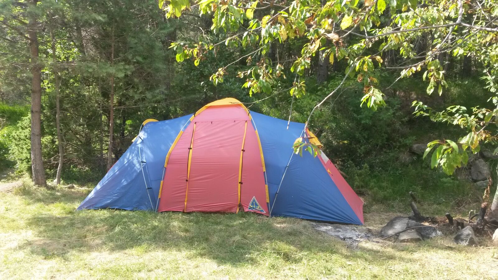Samsung Galaxy S4 Mini sample photo. Camping, tent, forest photography