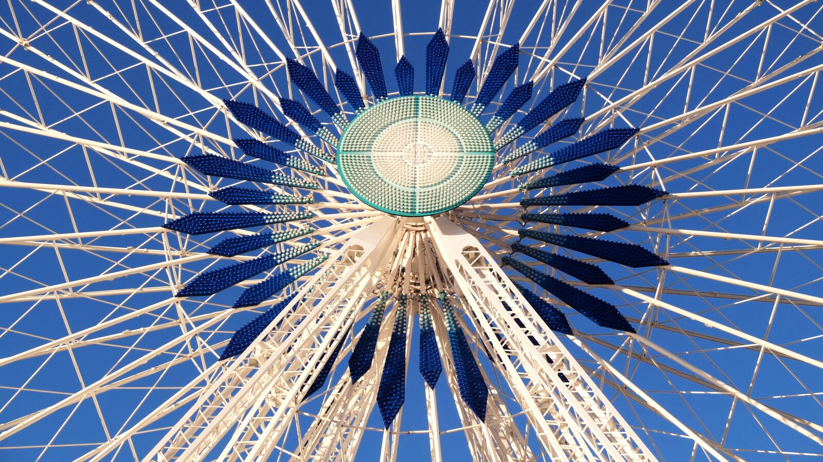 Fujifilm X30 sample photo. Big wheel, carrousel, fairground photography
