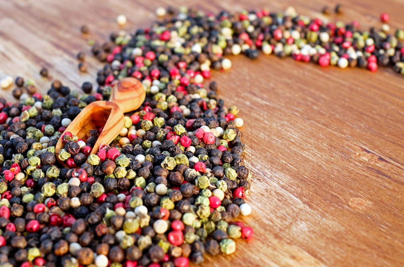 Fujifilm X-T10 + Fujifilm XF 35mm F1.4 R sample photo. Pepper, peppercorns, spices photography