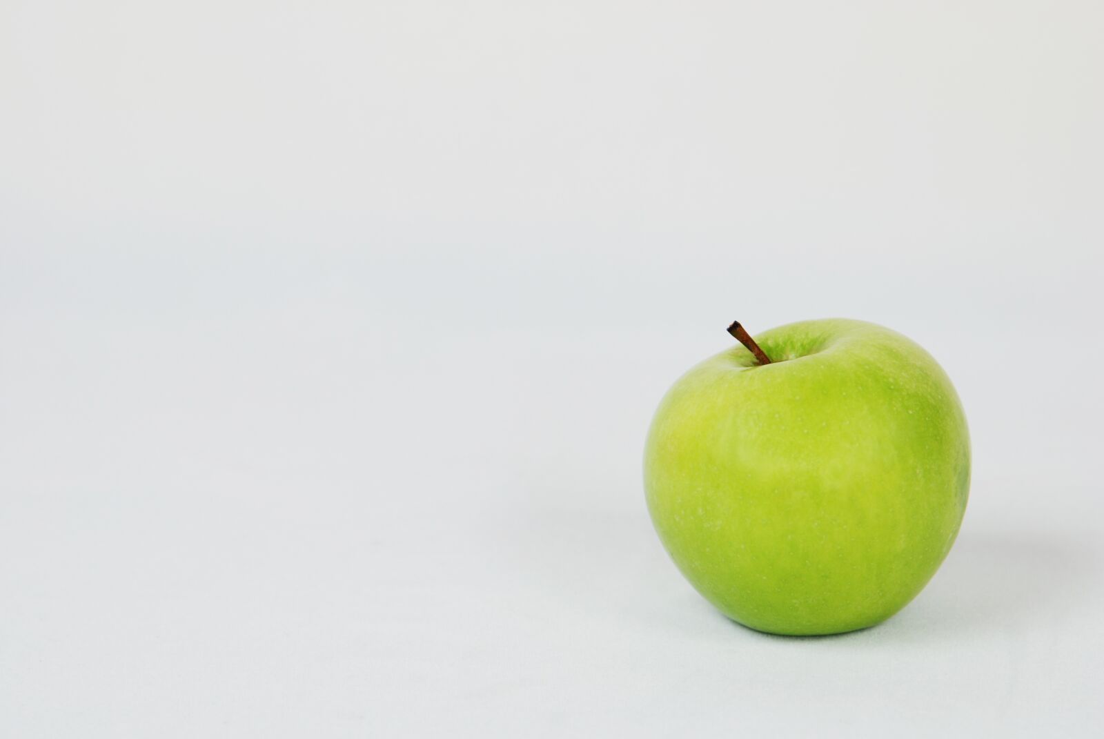 Nikon D80 sample photo. Apple, fruit, green apple photography