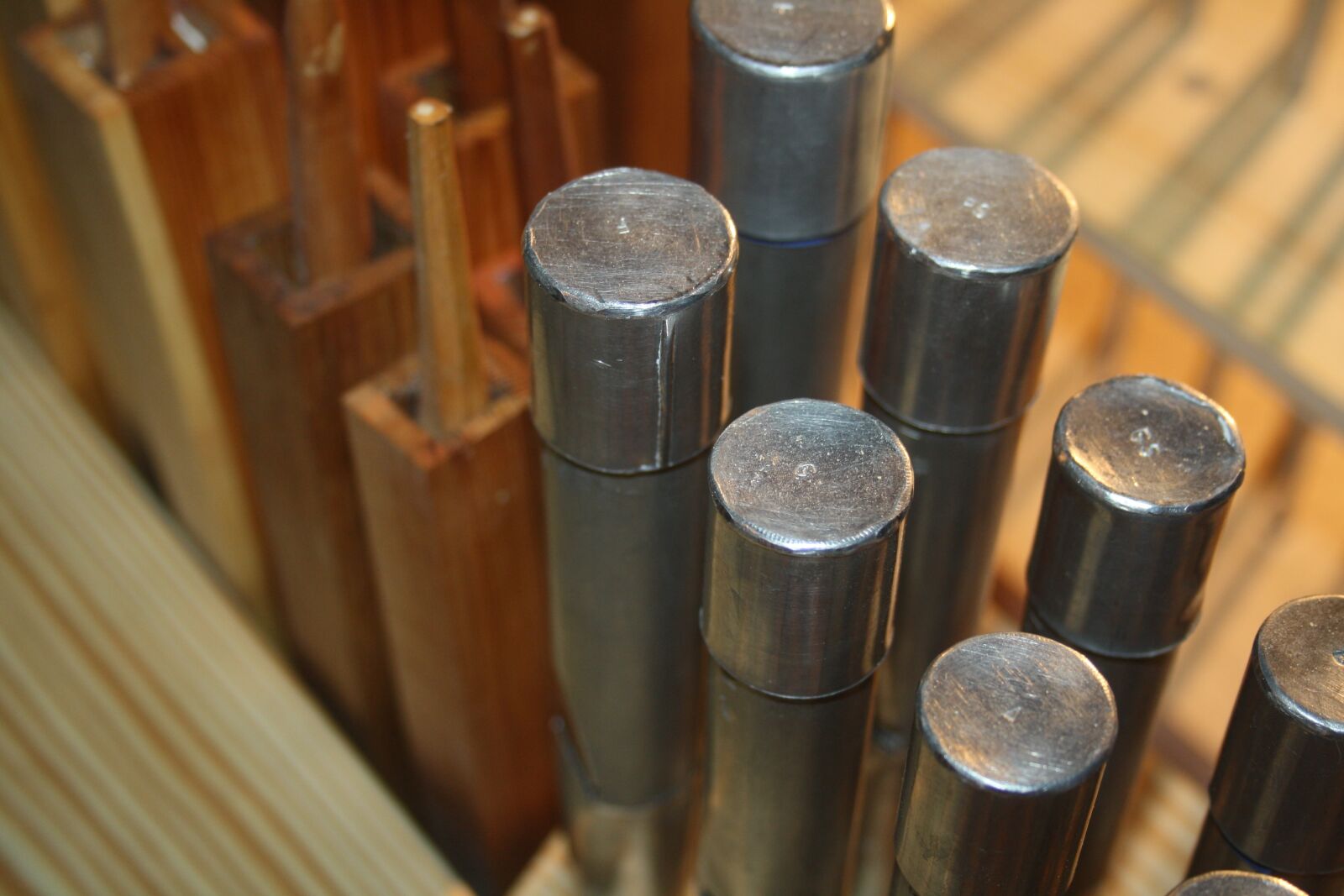Canon EOS 1000D (EOS Digital Rebel XS / EOS Kiss F) sample photo. Pipes, organ, choir photography