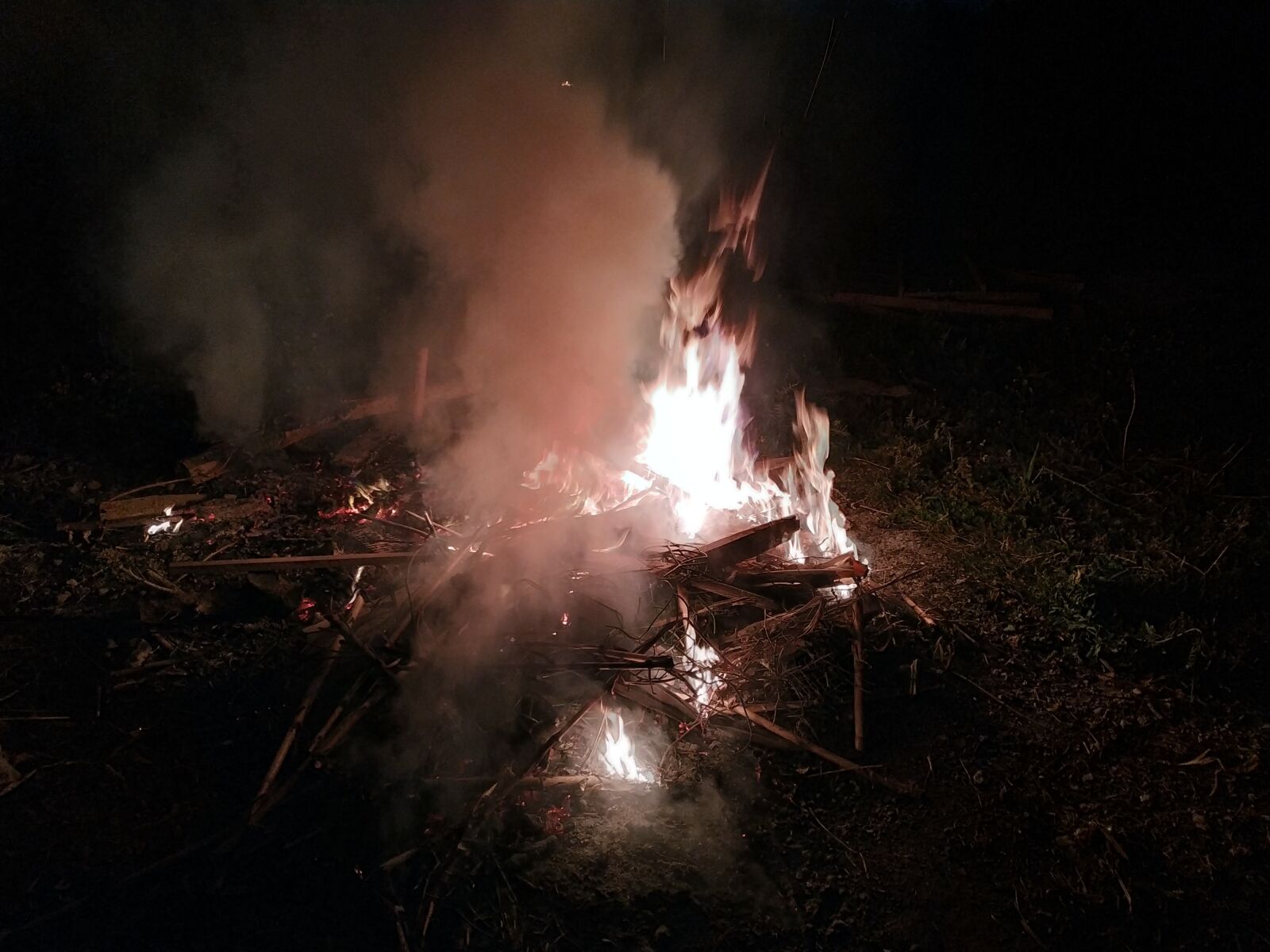 Xiaomi Redmi Note 5 sample photo. Flames, hot, combustion photography