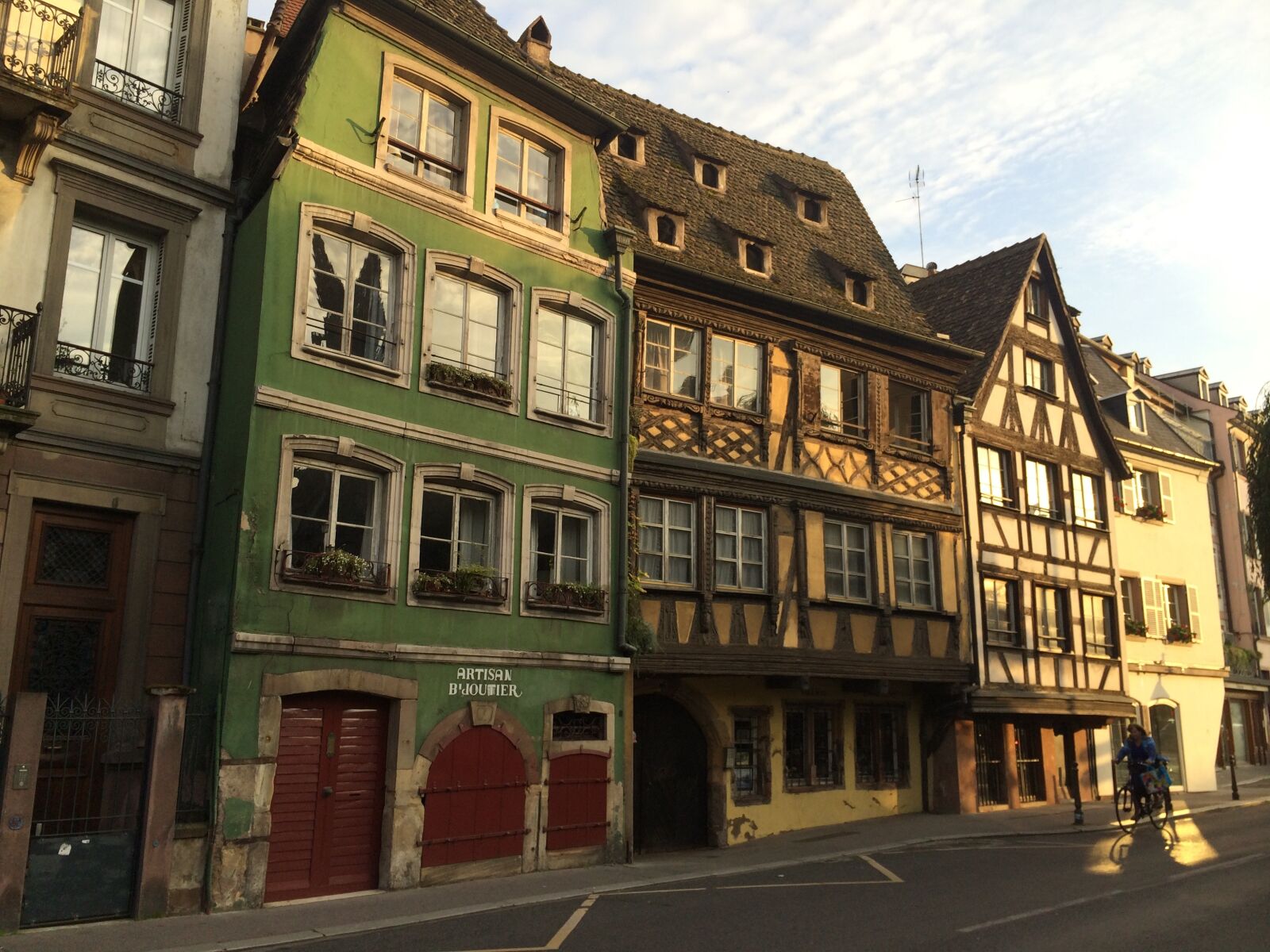 iPhone 5s back camera 4.12mm f/2.2 sample photo. Houses, silhouette, architecture photography