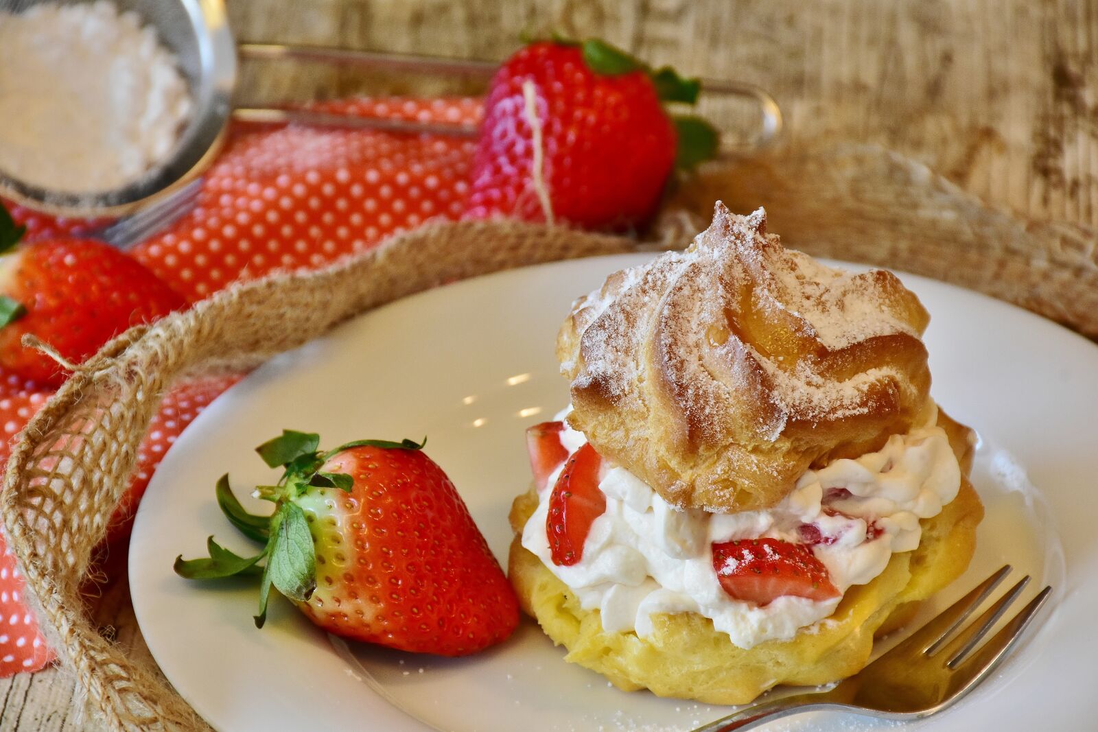 Nikon D7200 sample photo. Cream puff, strawberries, cream photography
