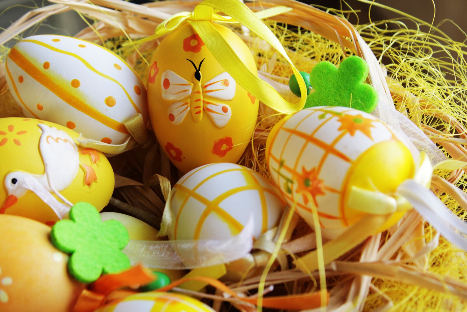 Canon EOS 2000D (EOS Rebel T7 / EOS Kiss X90 / EOS 1500D) sample photo. Easter egg, easter, egg photography