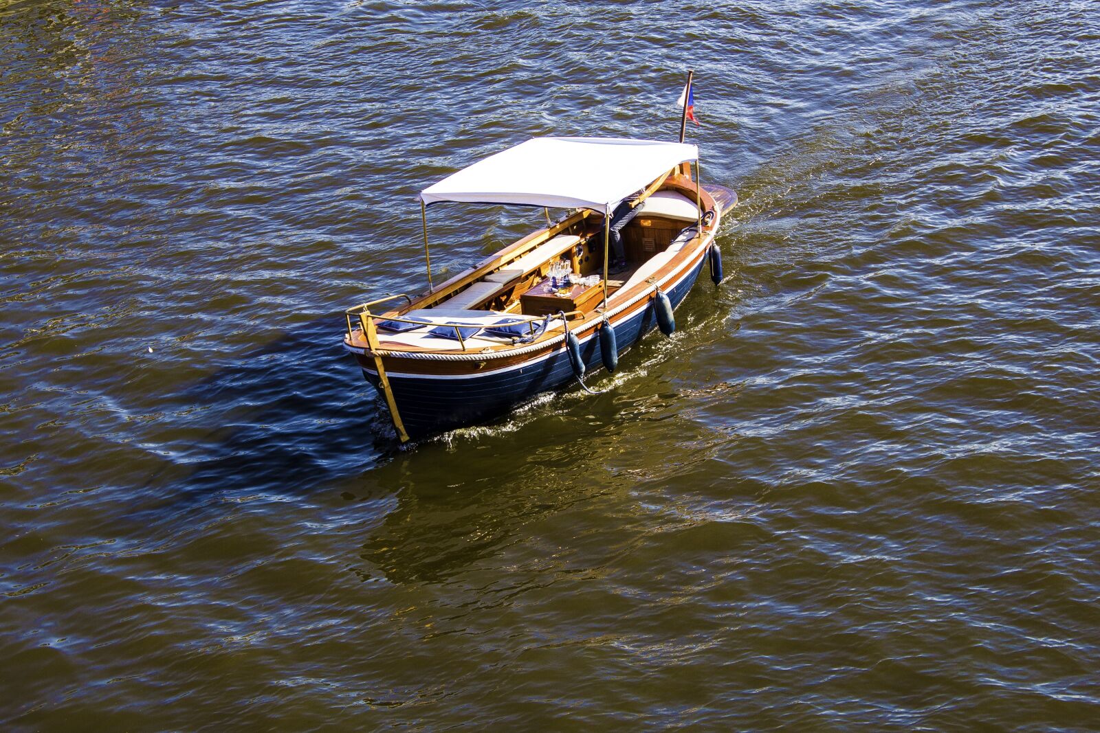 Canon EOS 600D (Rebel EOS T3i / EOS Kiss X5) sample photo. Boat, powerboat, cutter photography