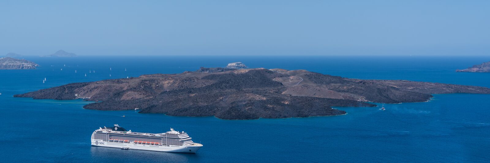 Sony a7R II + Sony FE 24-240mm F3.5-6.3 OSS sample photo. Santorini, greece, travel photography