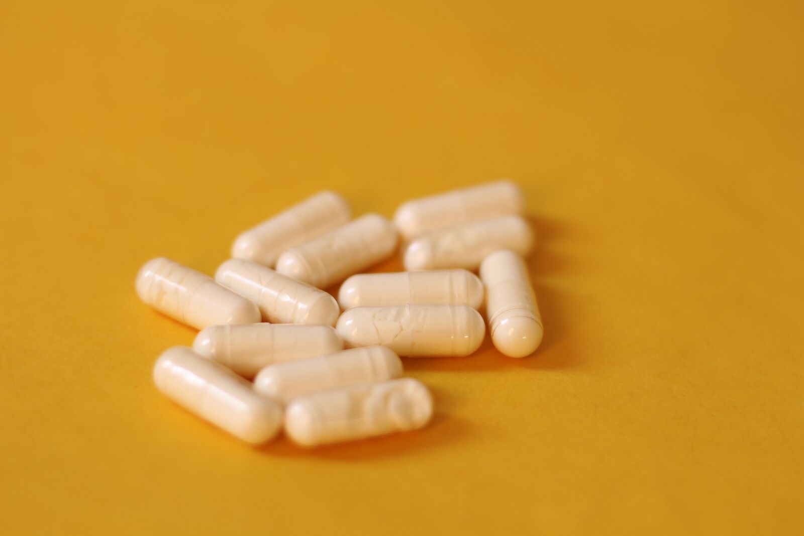 Canon EOS 700D (EOS Rebel T5i / EOS Kiss X7i) sample photo. Capsule-diet pill, capsule, pill photography