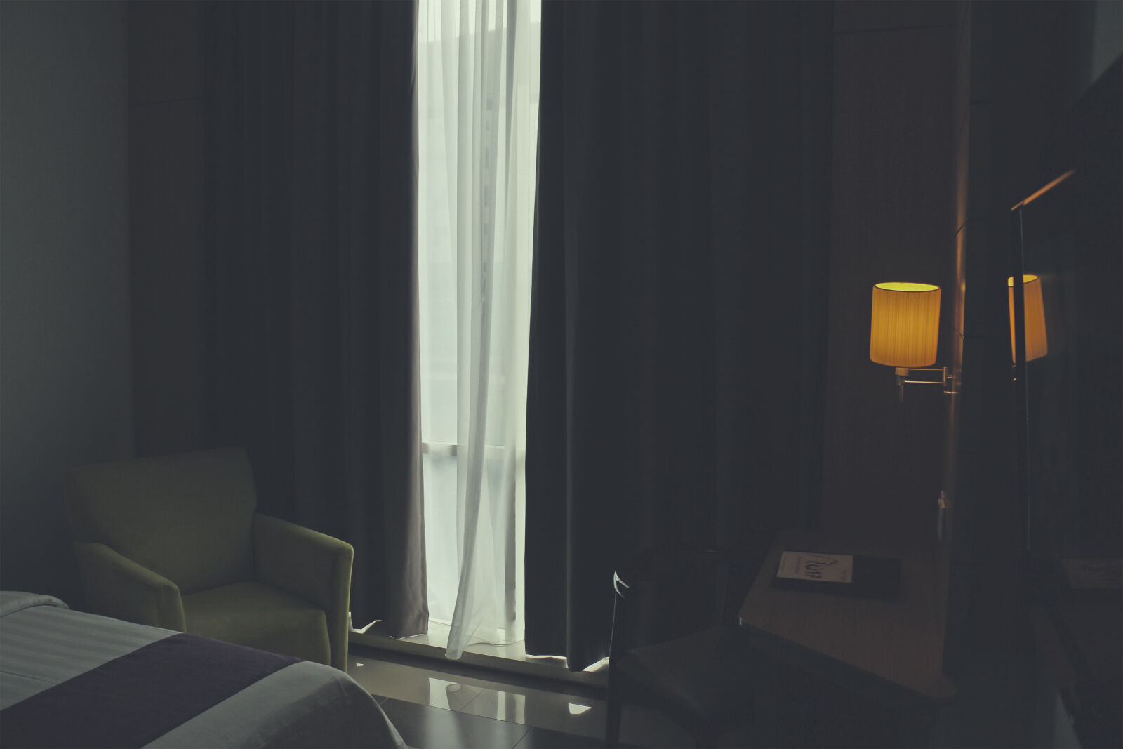 Canon EOS 70D sample photo. Apartment, bed, curtain, faded photography