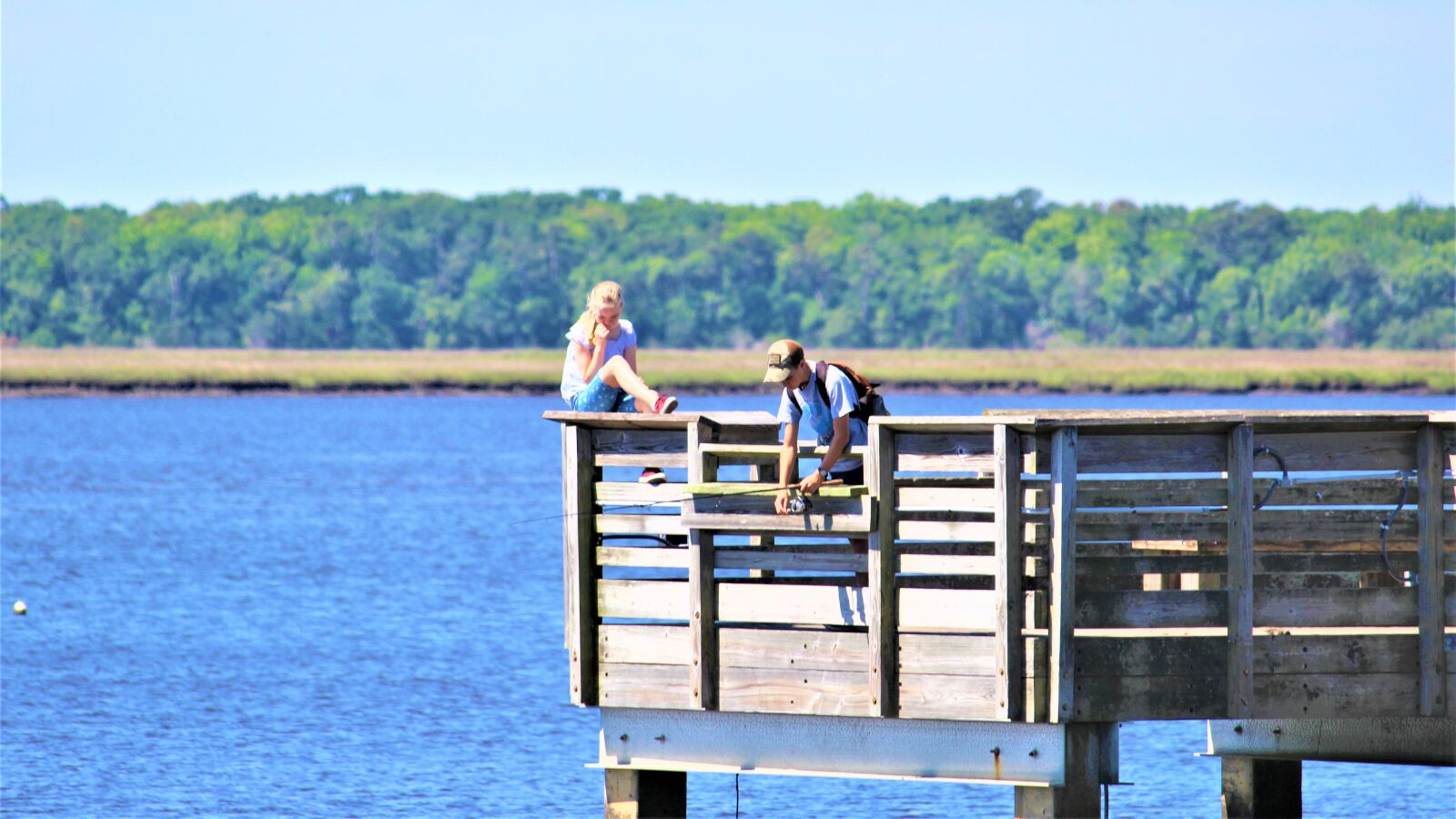 Canon EOS 1200D (EOS Rebel T5 / EOS Kiss X70 / EOS Hi) sample photo. Fishing, on the dock photography