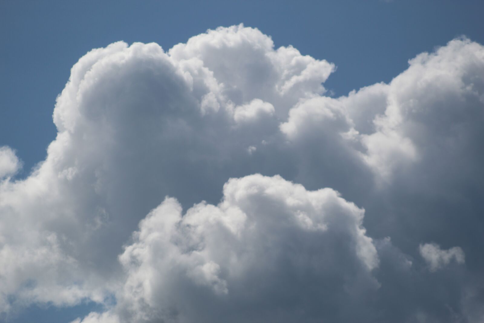 Canon EOS 4000D (EOS Rebel T100 / EOS 3000D) sample photo. Clouds, sky, blue photography