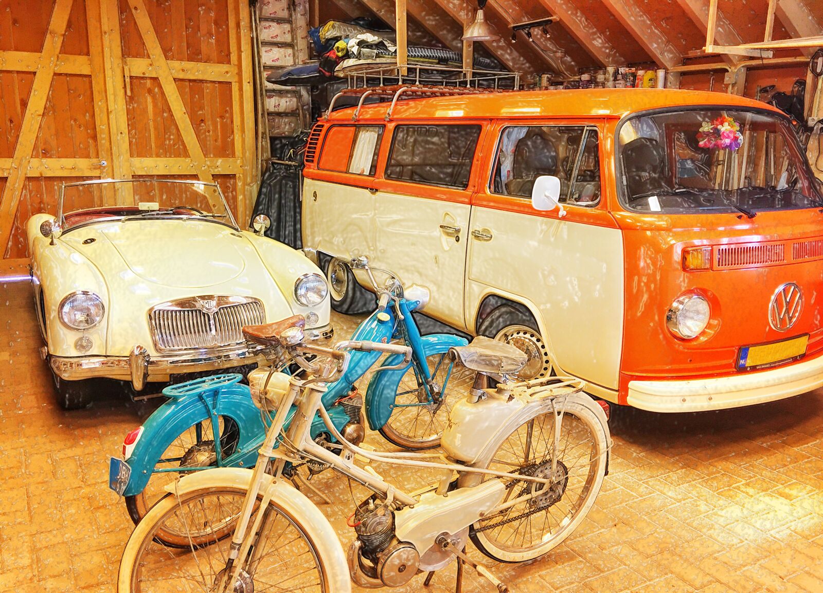 iPhone 6 back camera 4.15mm f/2.2 sample photo. Oldtimer, mg, car photography