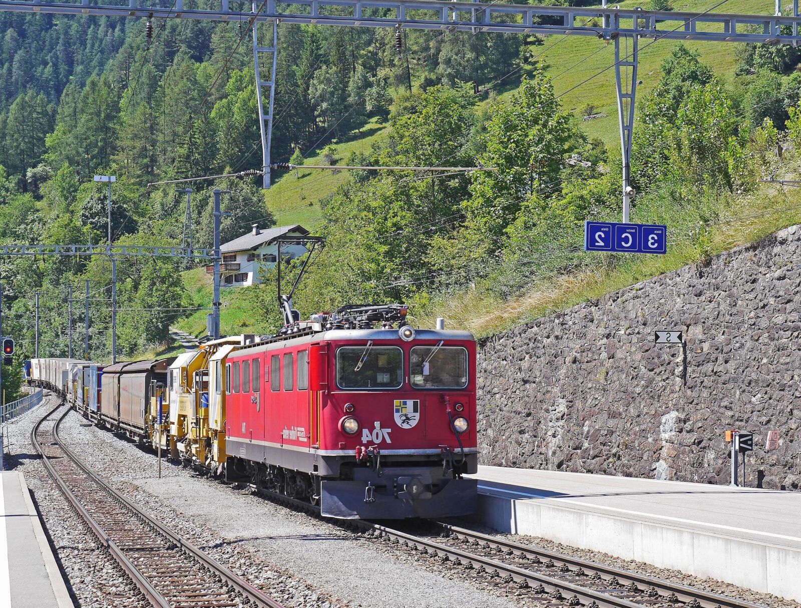 Panasonic Lumix DMC-GH3 sample photo. Locomotive, train, vehicle, track photography