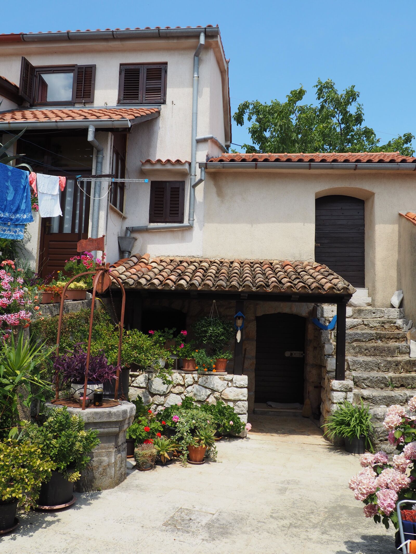 Olympus OM-D E-M10 sample photo. Kroatien, house, mediteran photography