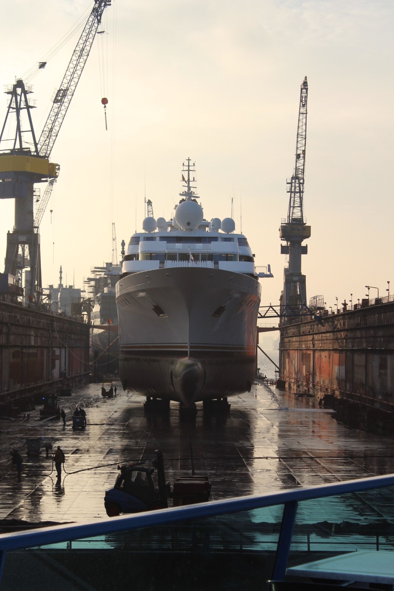Canon EOS 600D (Rebel EOS T3i / EOS Kiss X5) sample photo. Ship, shipyard, hamburg photography