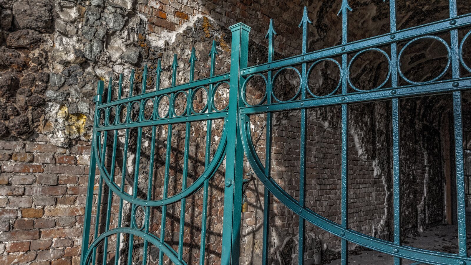 Sony Alpha a5000 (ILCE 5000) sample photo. Architecture, background, old photography