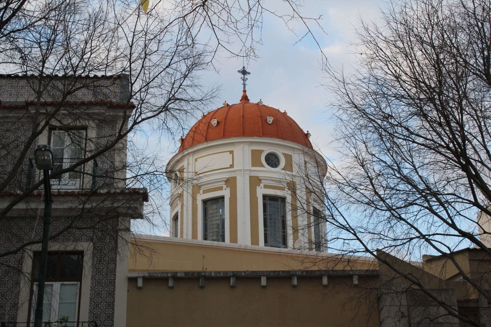 Canon EOS 550D (EOS Rebel T2i / EOS Kiss X4) sample photo. Building, dome, trees photography