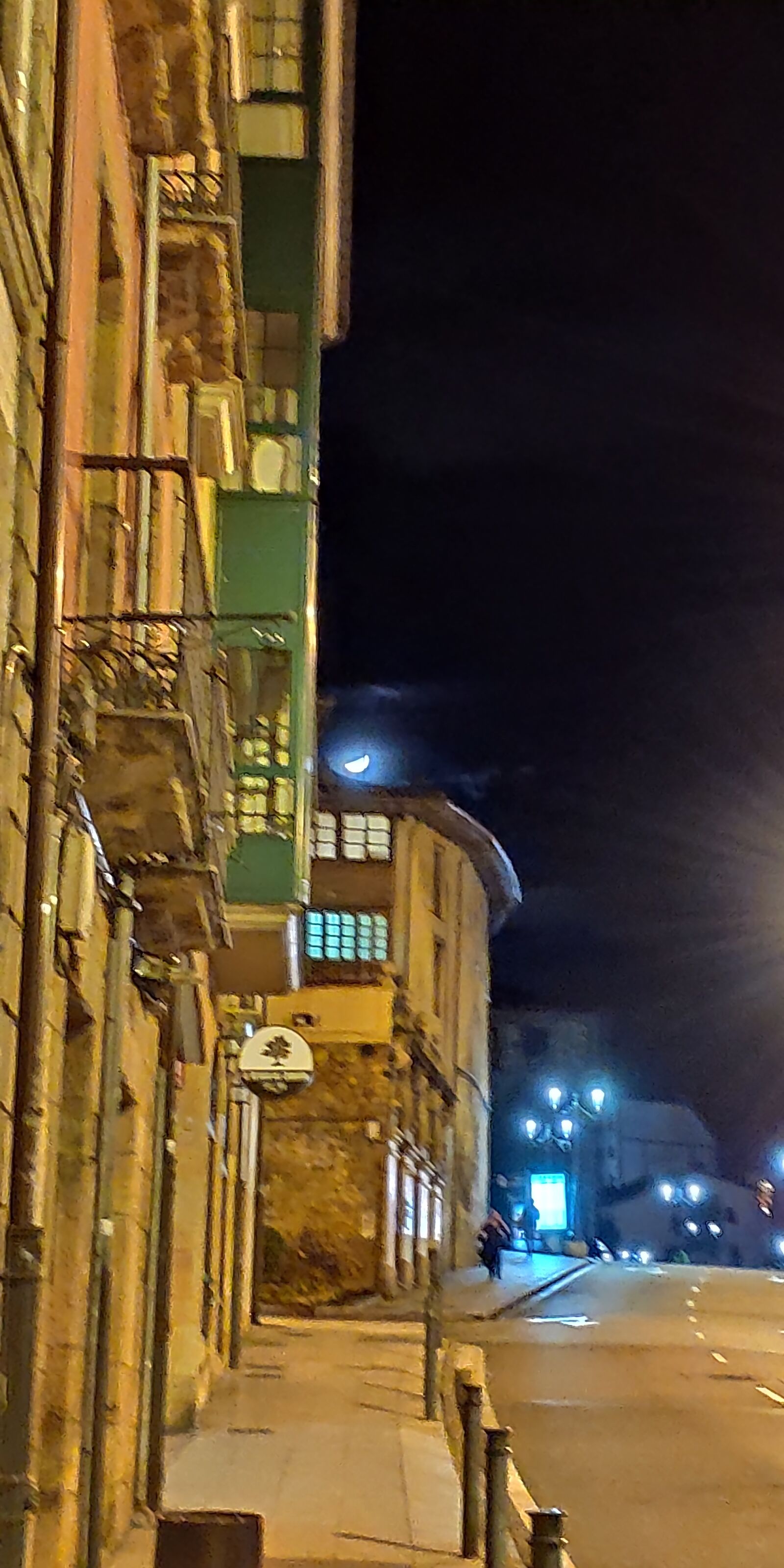 Xiaomi Mi MIX 2S sample photo. Moon, city, night photography