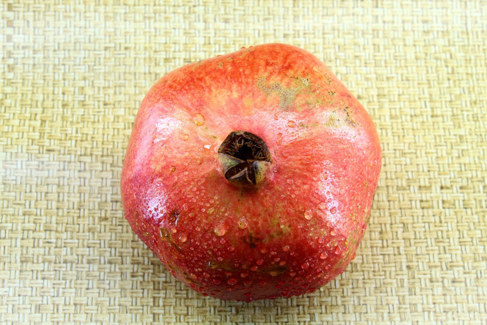 Canon EOS 4000D (EOS Rebel T100 / EOS 3000D) sample photo. Pomegranate, food, fruit photography