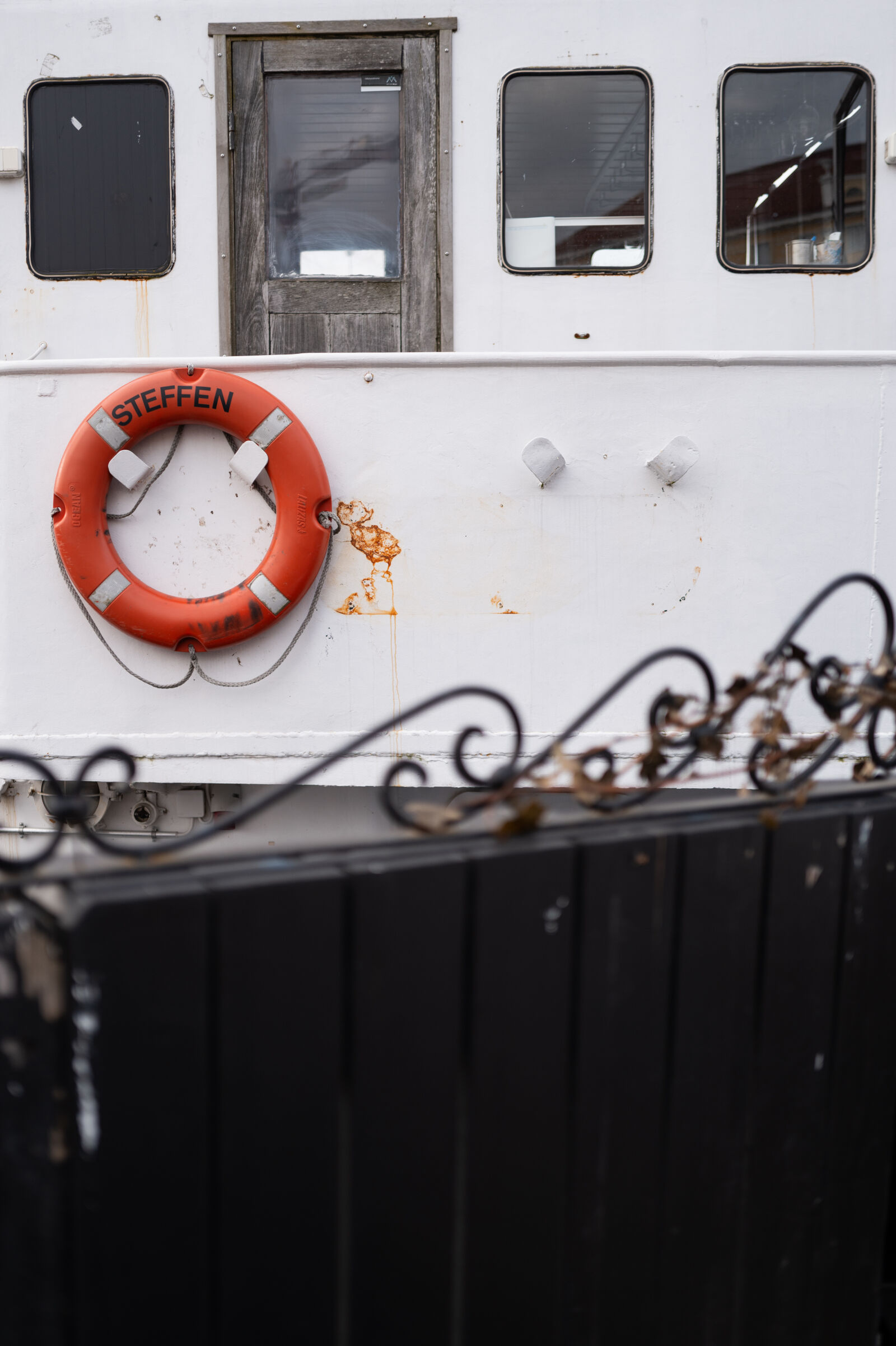 SUMMILUX 1:1.7/28 ASPH. sample photo. Boat fence photography