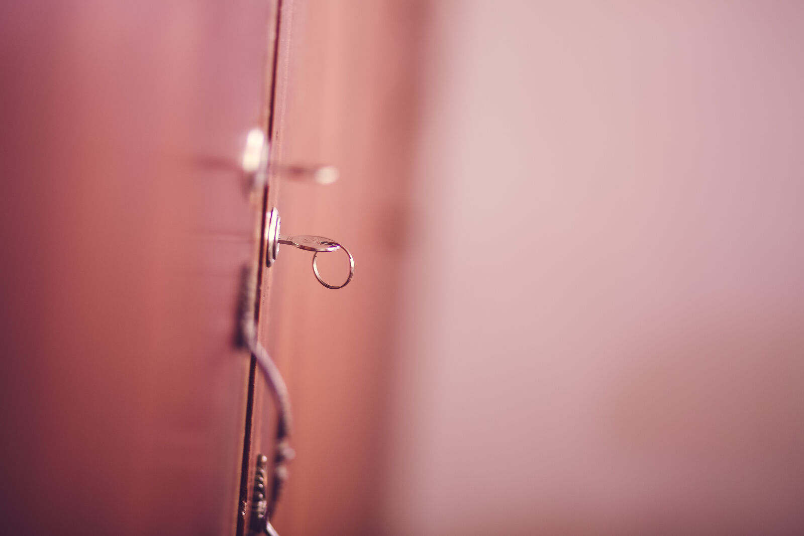 Canon EF 85mm F1.8 USM sample photo. Key, keys, locker, office photography