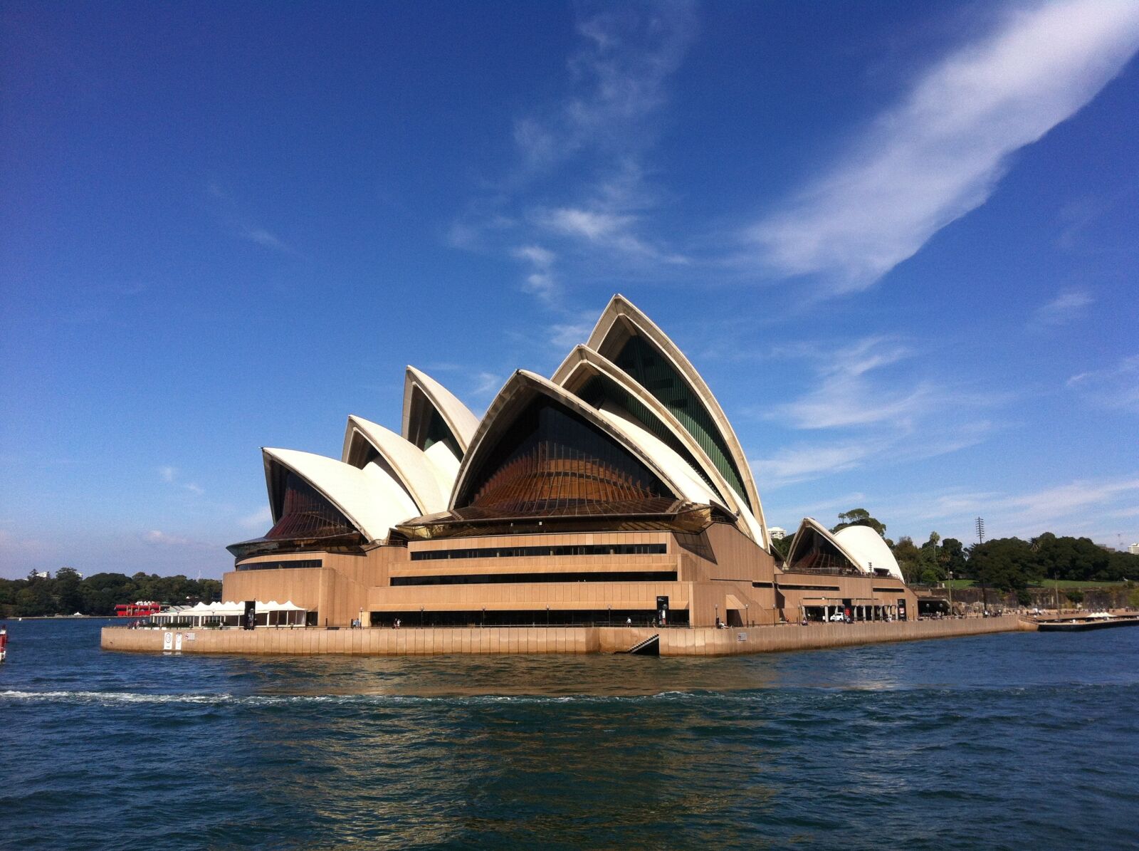 iPhone 4 back camera 3.85mm f/2.8 sample photo. Sydney, opera house, opera photography