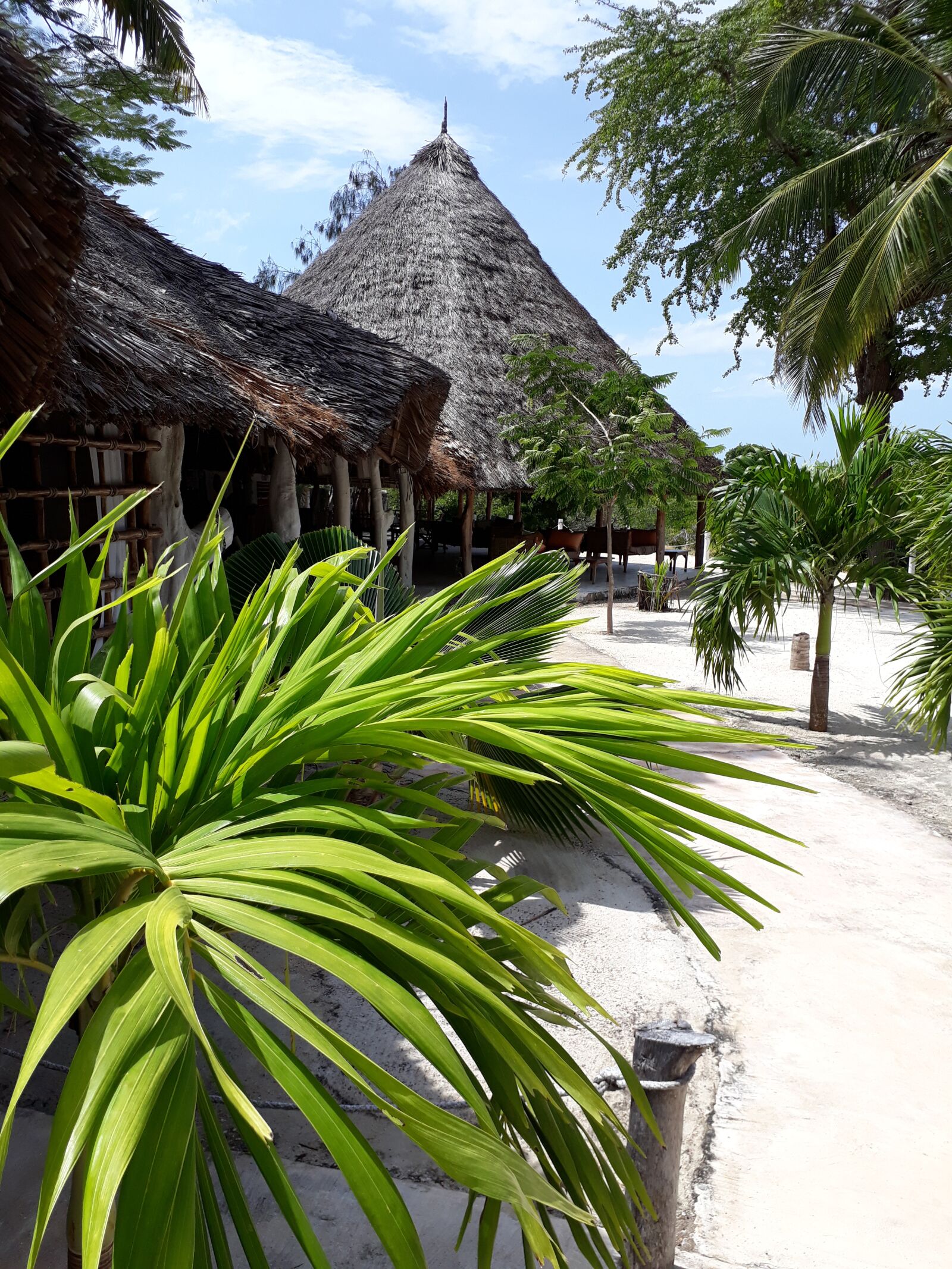 Samsung Galaxy J5 Prime sample photo. Beachfront, guest house, swahili photography