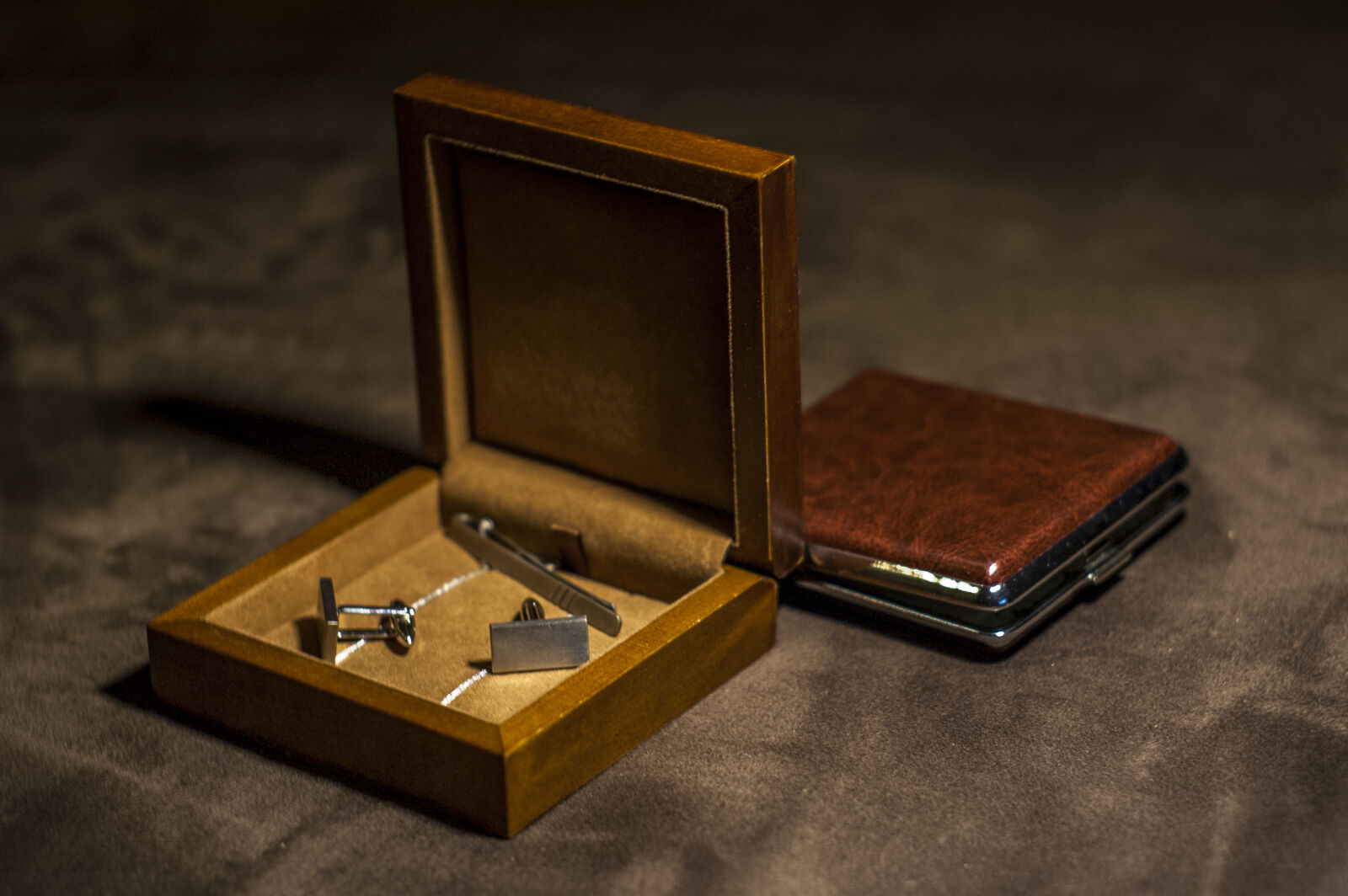 KONICA MINOLTA DYNAX 7D sample photo. Accessory, antique, blur, box photography