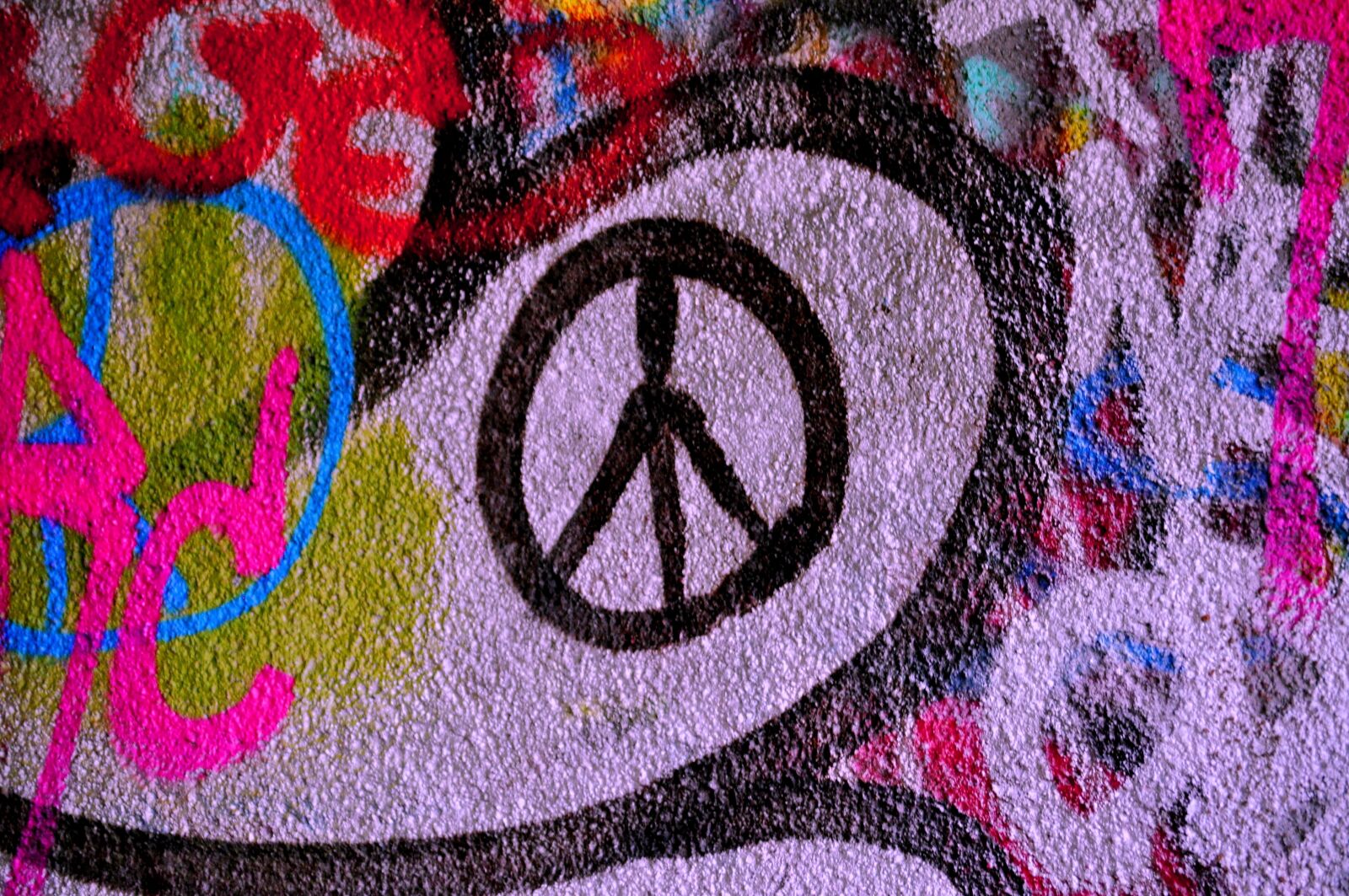 Nikon D5000 sample photo. Peace, graffiti, colors photography