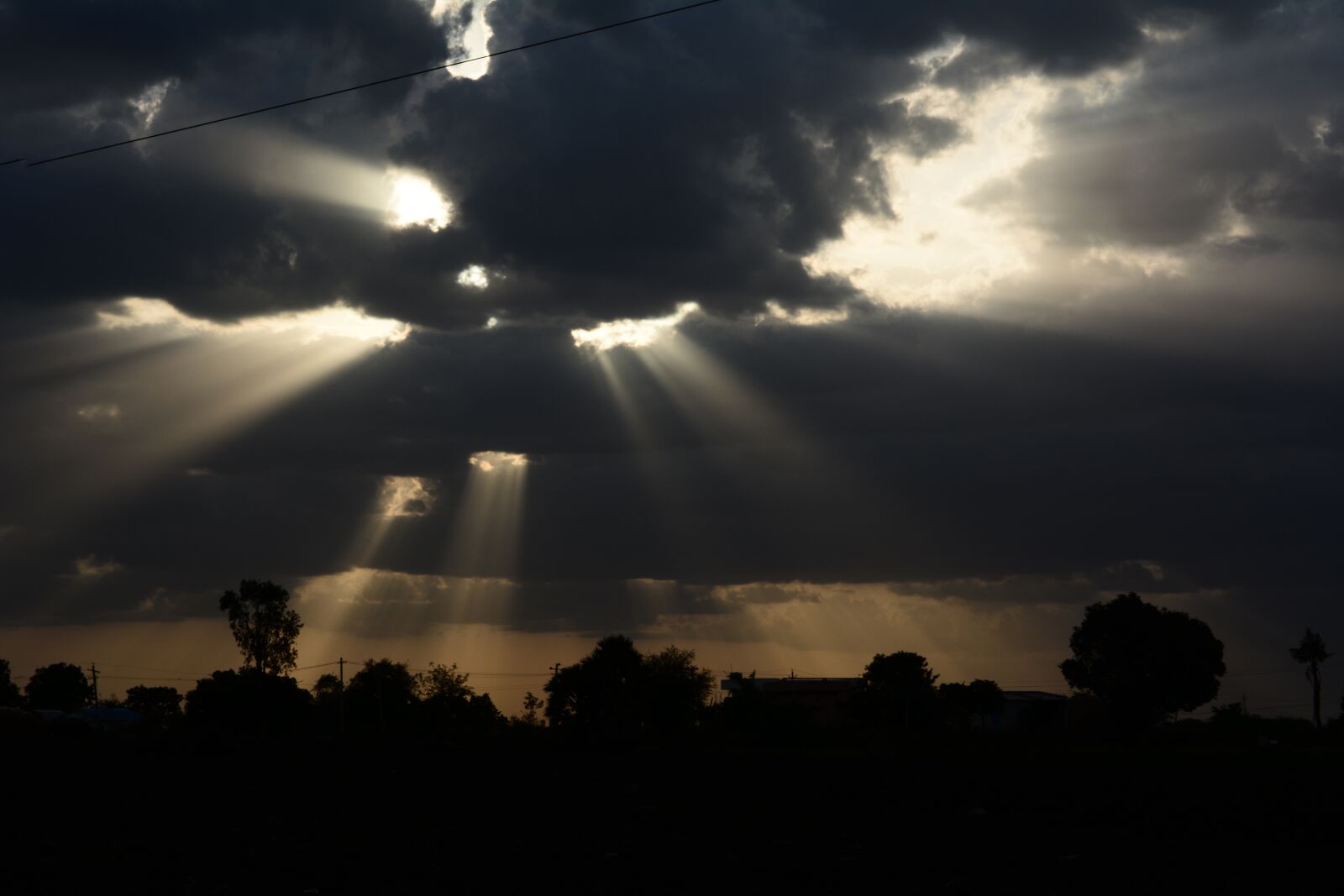 Nikon D5200 sample photo. Sun rays, dark sky photography