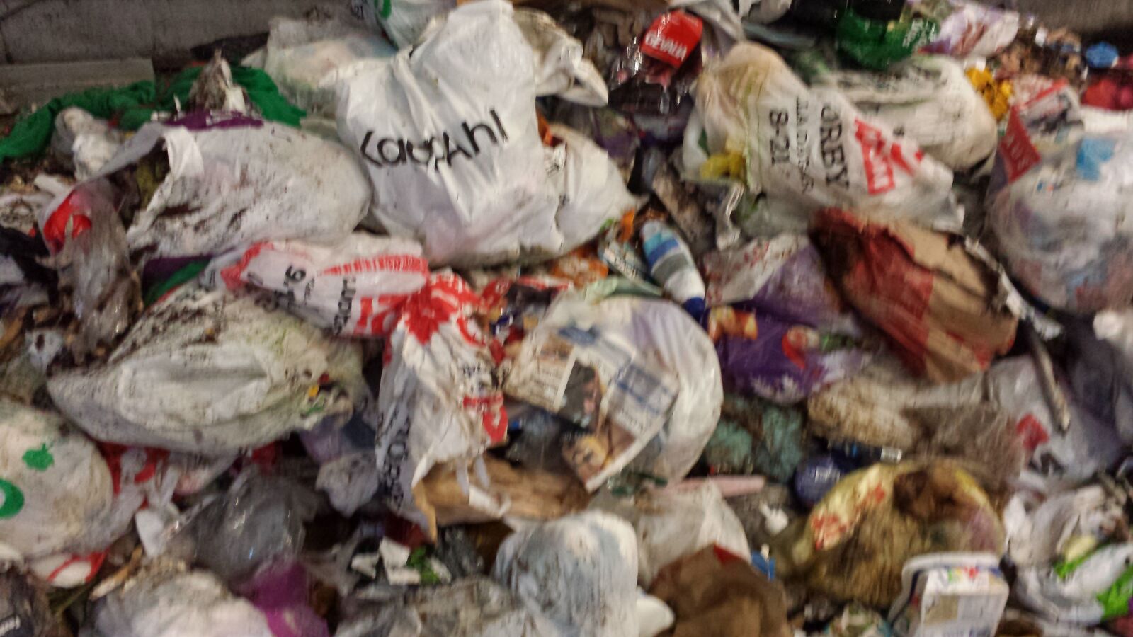 Samsung Galaxy S4 sample photo. Garbage, waste, non-combustible photography