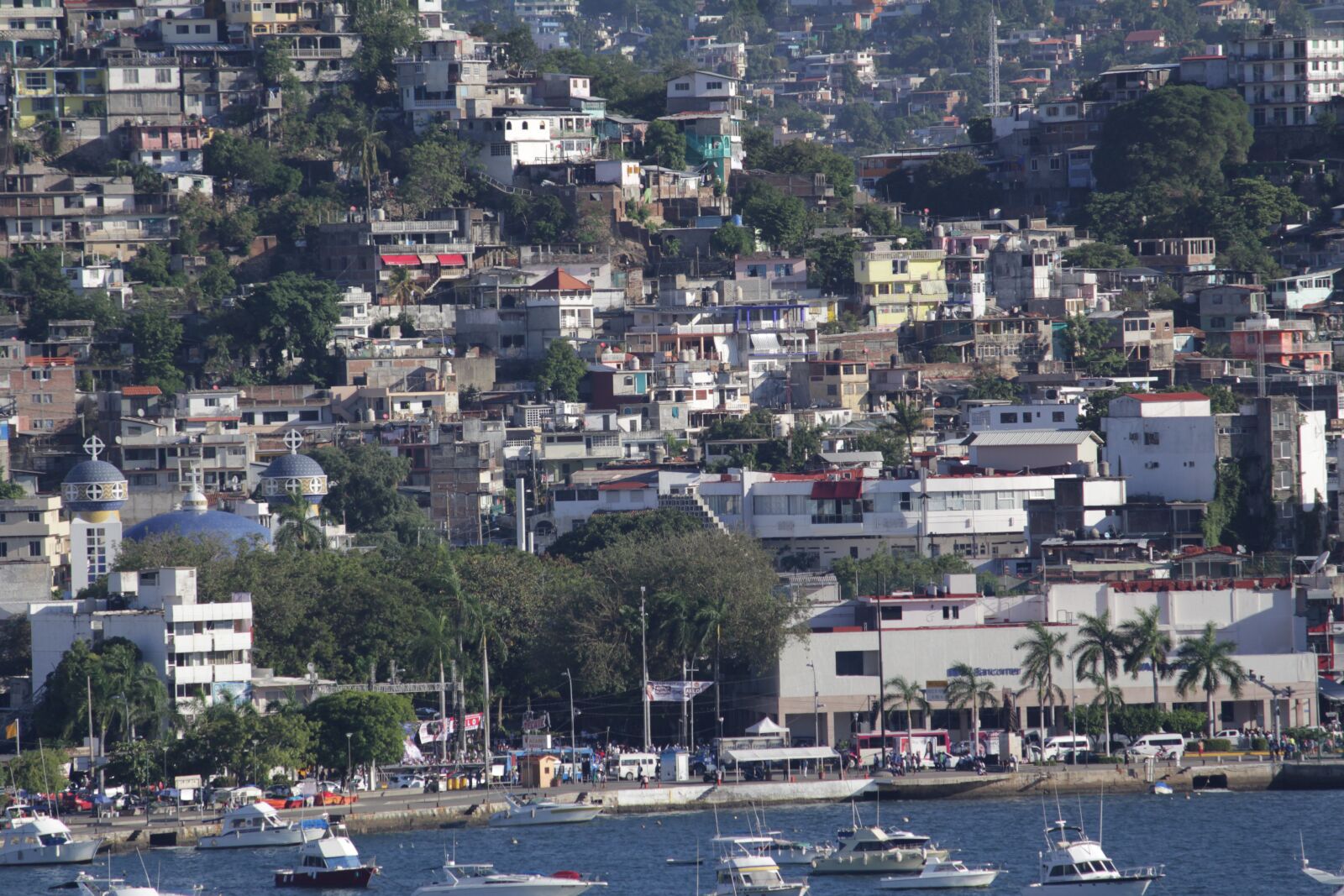 Canon EOS 700D (EOS Rebel T5i / EOS Kiss X7i) sample photo. Acapulco, boat, beach photography