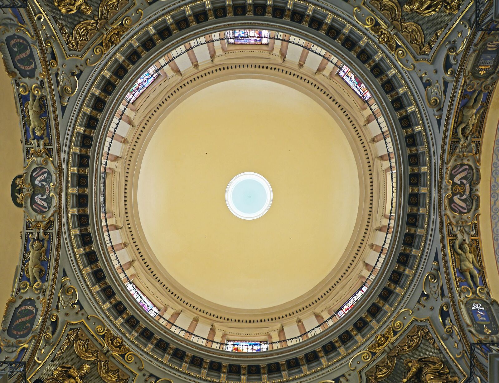 Panasonic Lumix DMC-GH3 sample photo. Dome, architecture, art, ceiling photography
