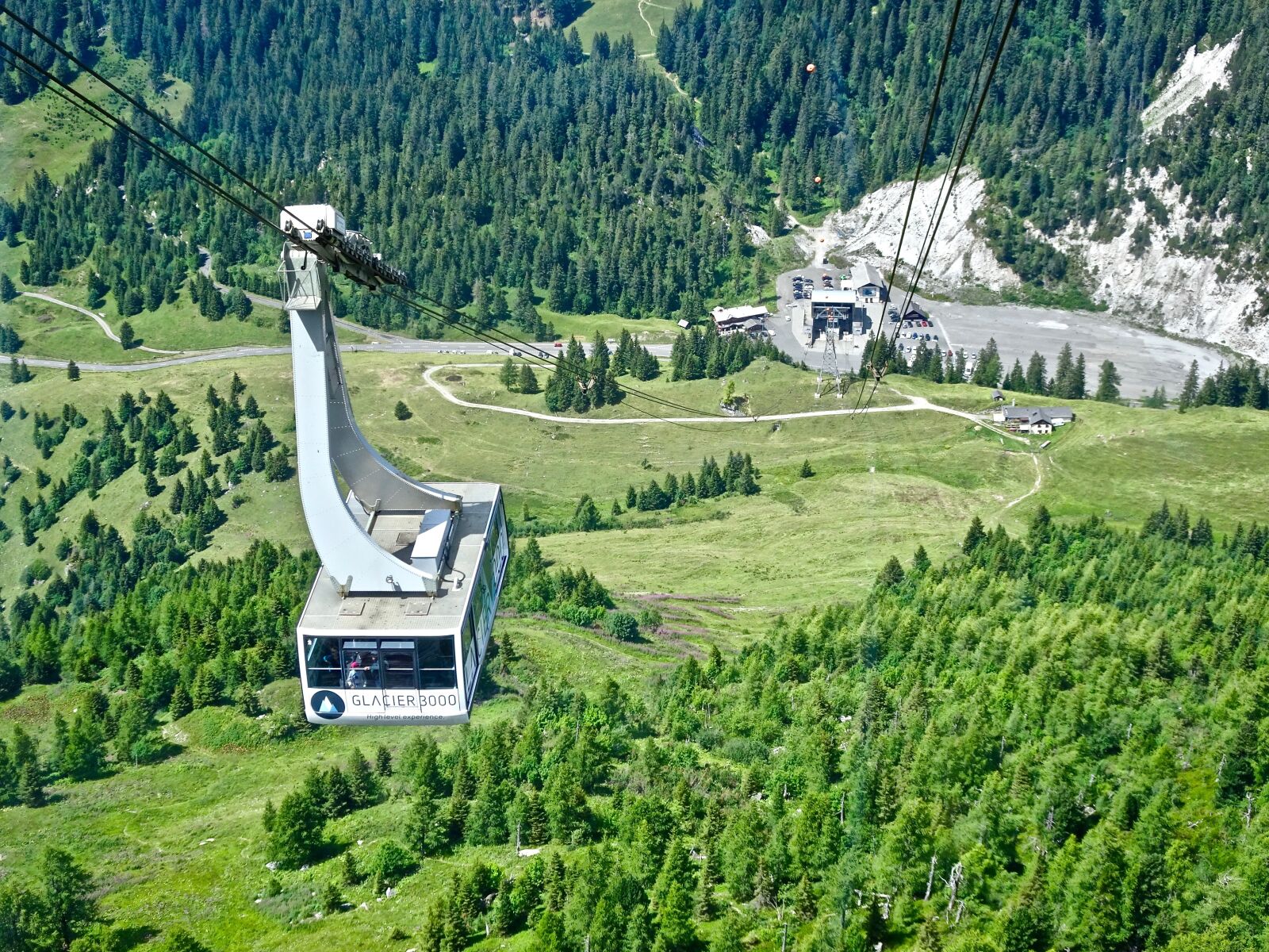 Sony Cyber-shot DSC-HX90V sample photo. Cable car, mountain, alpine photography