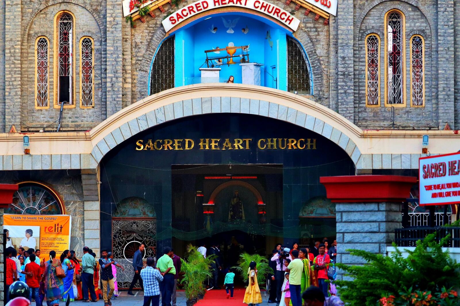 Canon EOS M50 (EOS Kiss M) sample photo. India, church, worship photography