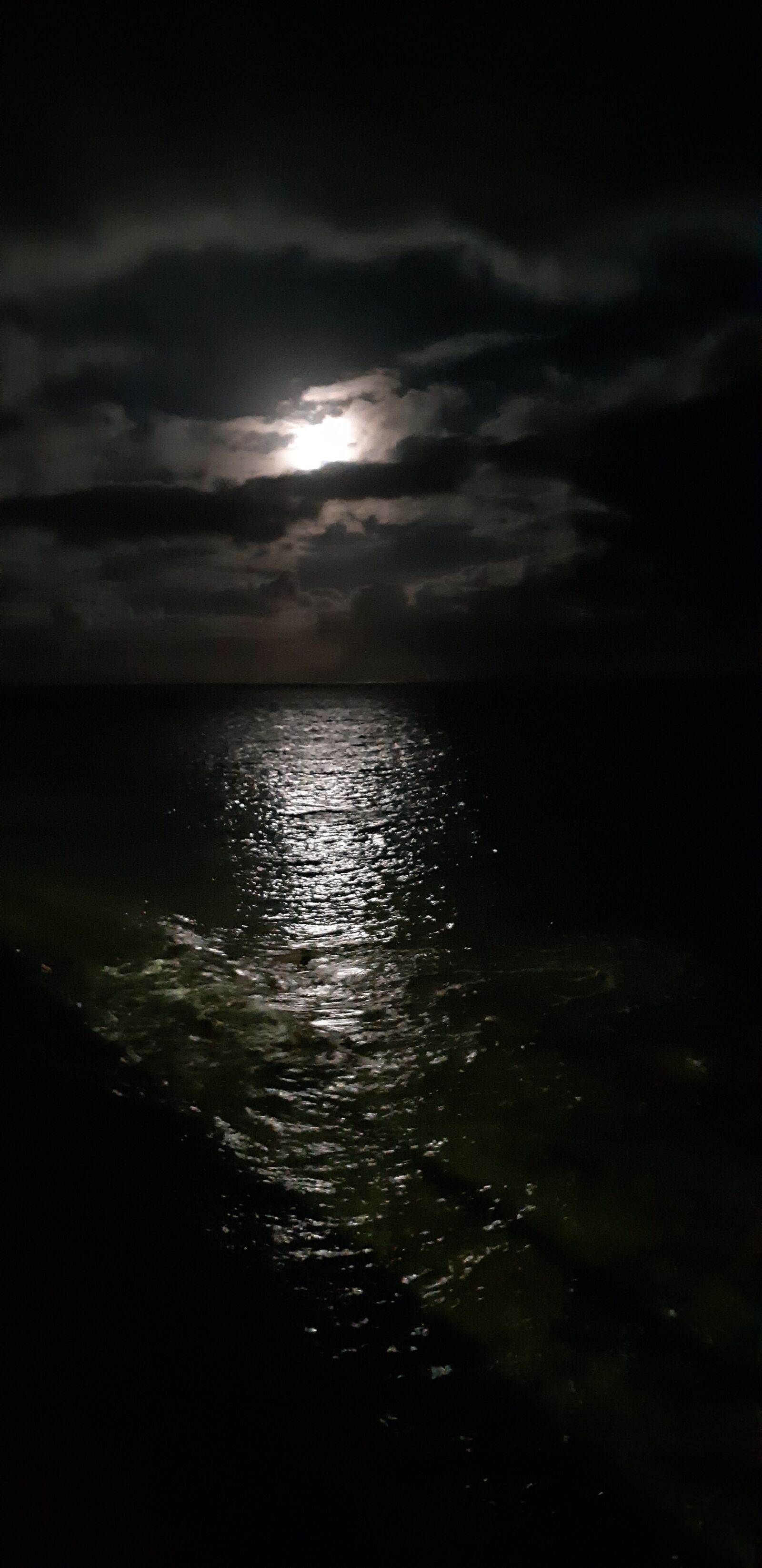 Samsung Galaxy A8(2018) sample photo. Moonlight, dark, tranquil photography