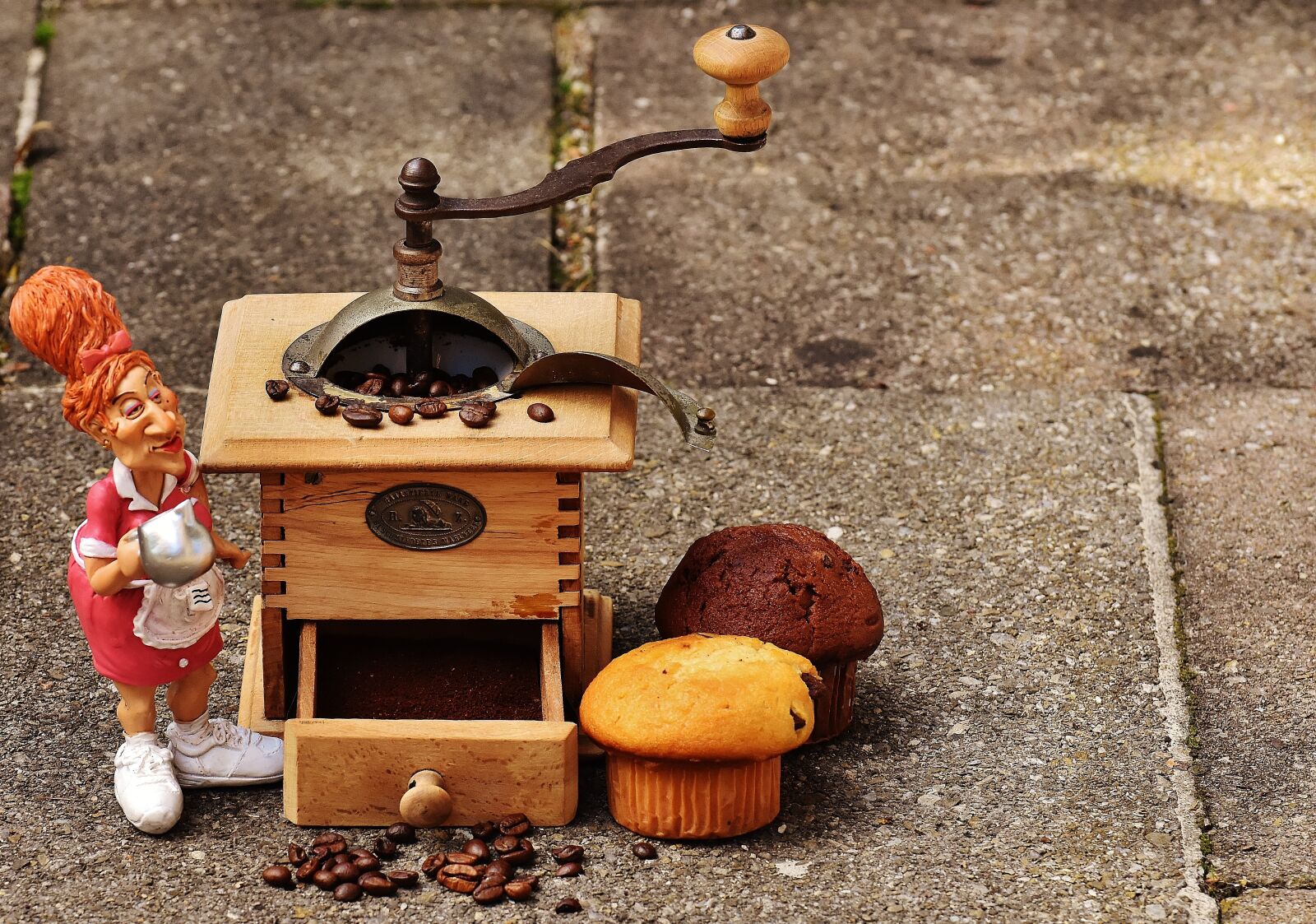 Nikon D7200 sample photo. Grinder, muffin, waitress photography