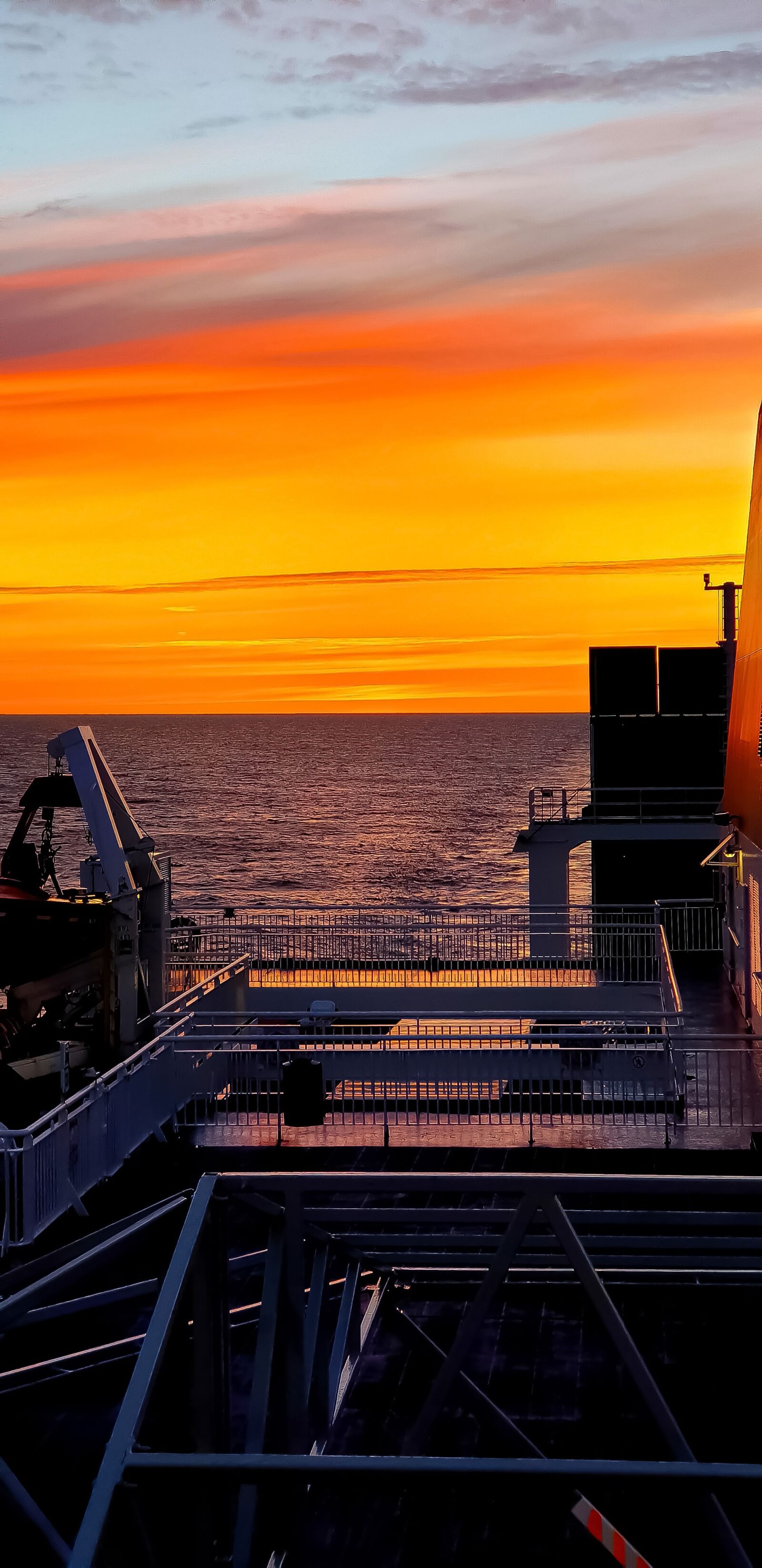 Samsung Galaxy Note9 sample photo. Sunset, sea, ship photography