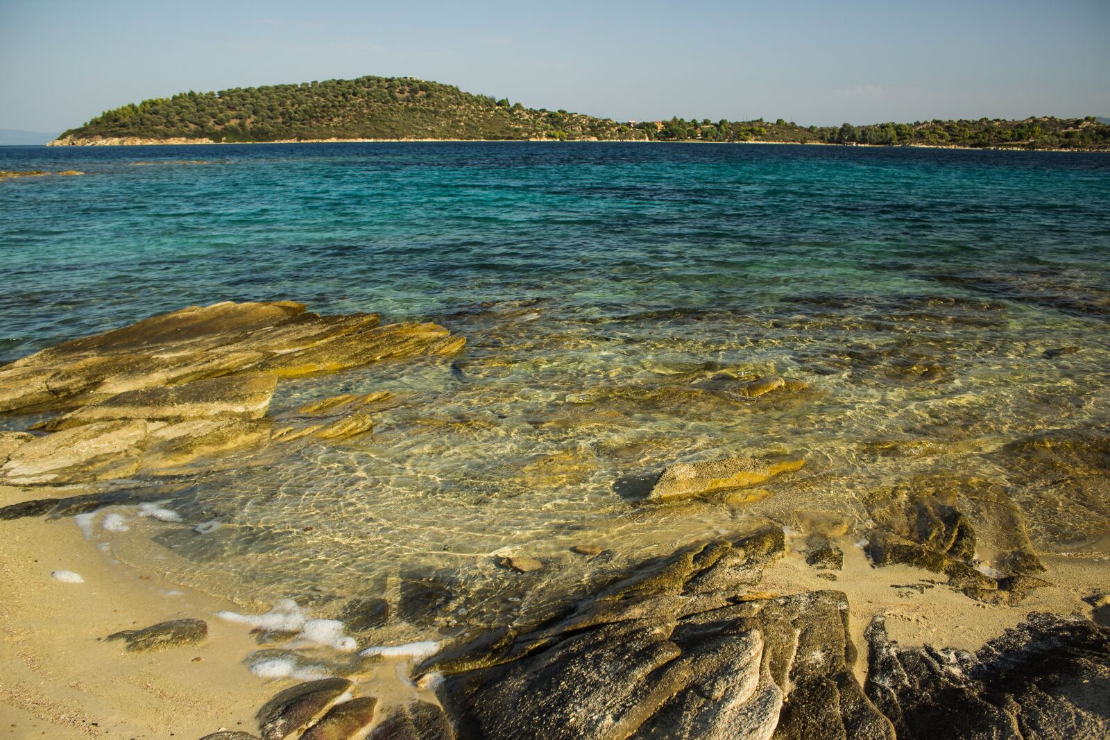 Canon EOS 600D (Rebel EOS T3i / EOS Kiss X5) sample photo. Aquamarine, bay, beach photography