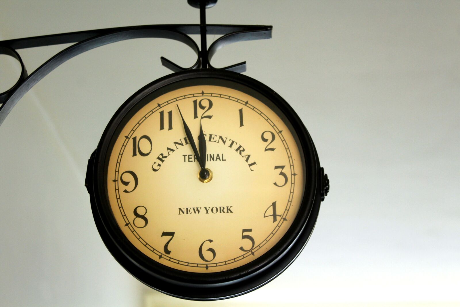 Canon EOS 1200D (EOS Rebel T5 / EOS Kiss X70 / EOS Hi) sample photo. Clock, time, minutes photography