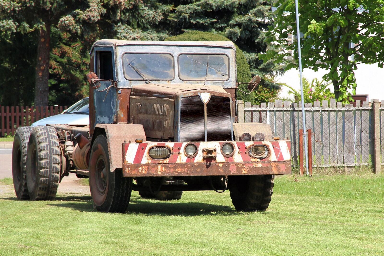 Canon EF-S 18-135mm F3.5-5.6 IS sample photo. Truck, faun l900, historically photography