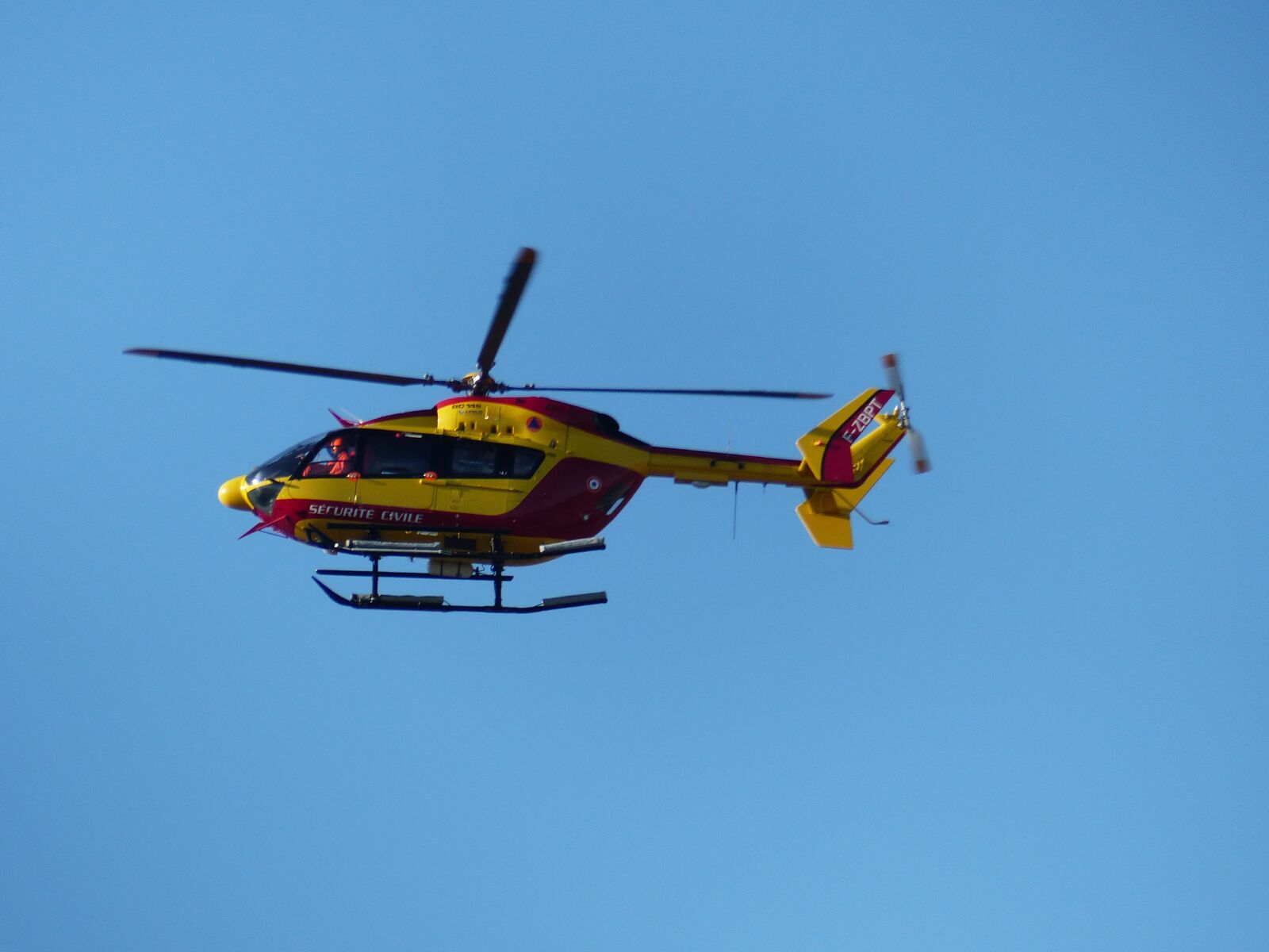 Panasonic Lumix DMC-FZ200 sample photo. Helicopter, firefighter, fire photography