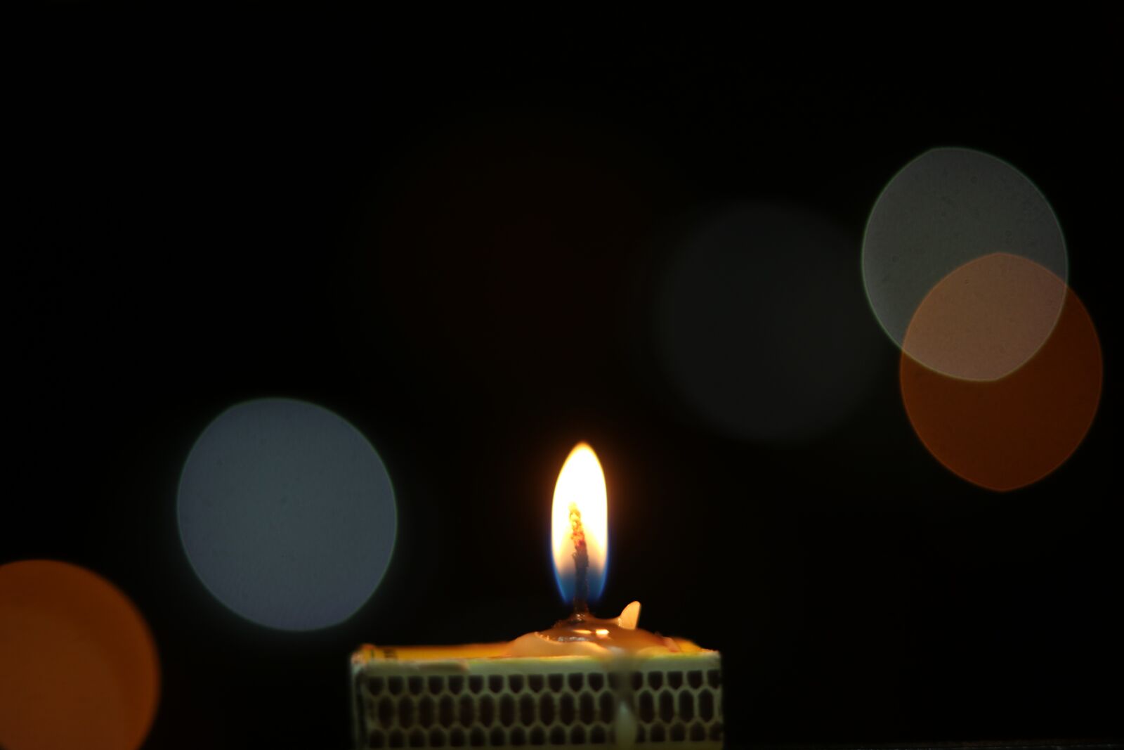 Canon EOS 80D sample photo. Light, candle, wax photography